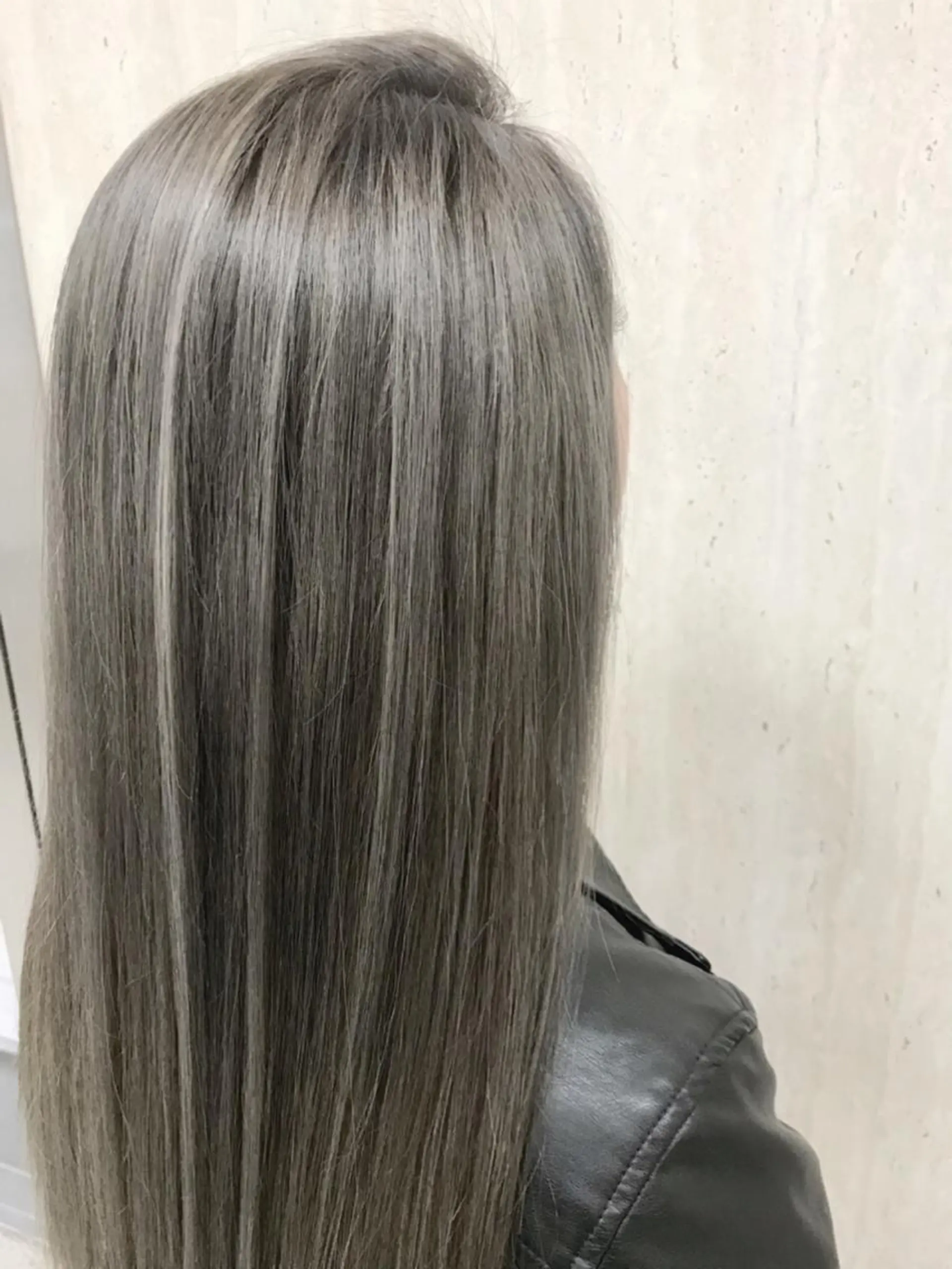 ロング カラー グレージュ ハイライトカラー ミルクティーグレージュ 3Dハイライト ハイライト ヘアカラー トリートメント Eliss 堀江のヘアスタイル