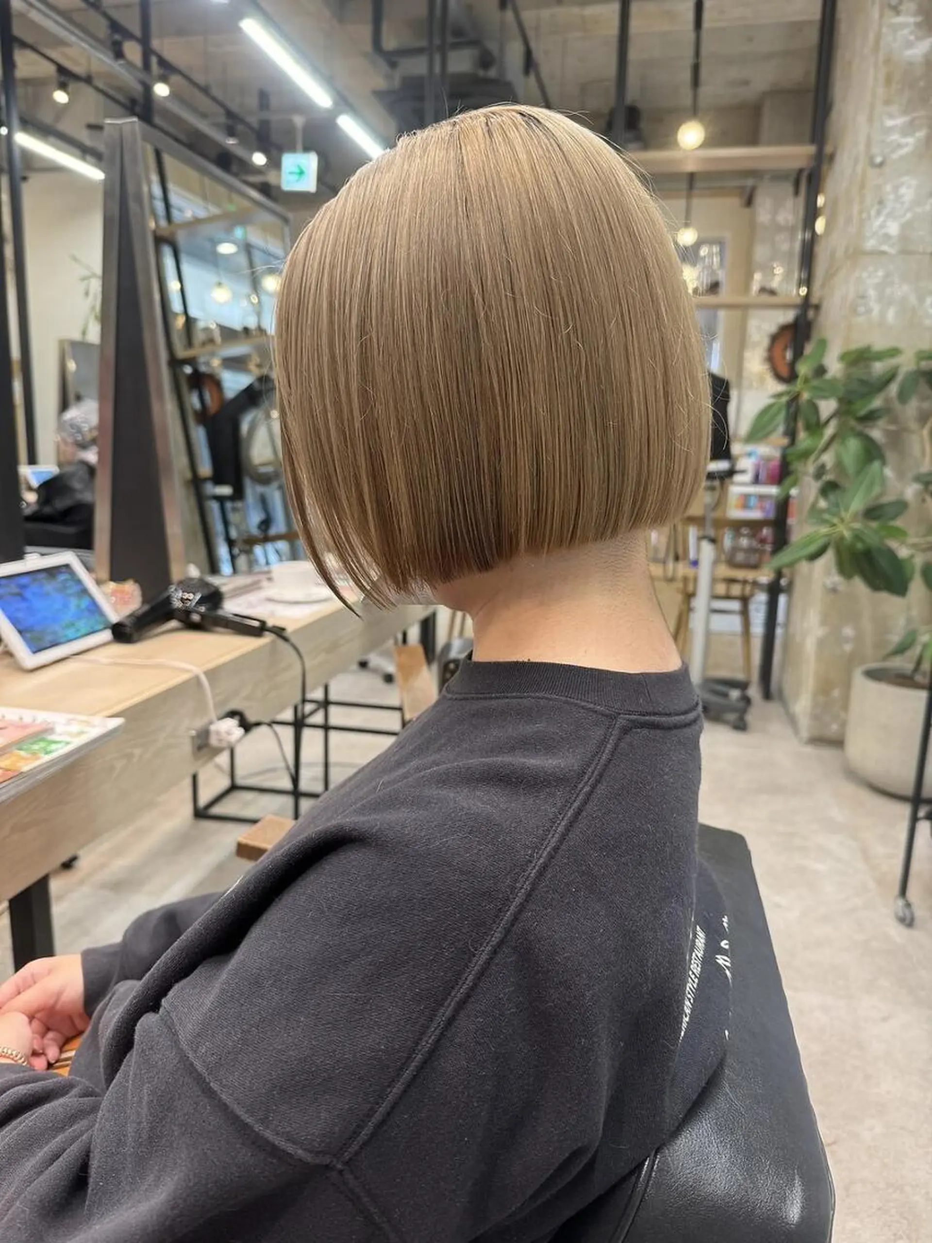 ショート カラー ブリーチ ブラウンカラー ダブルカラー ハイライトカラー イルミナカラー ELEN 向ヶ丘遊園のヘアスタイル