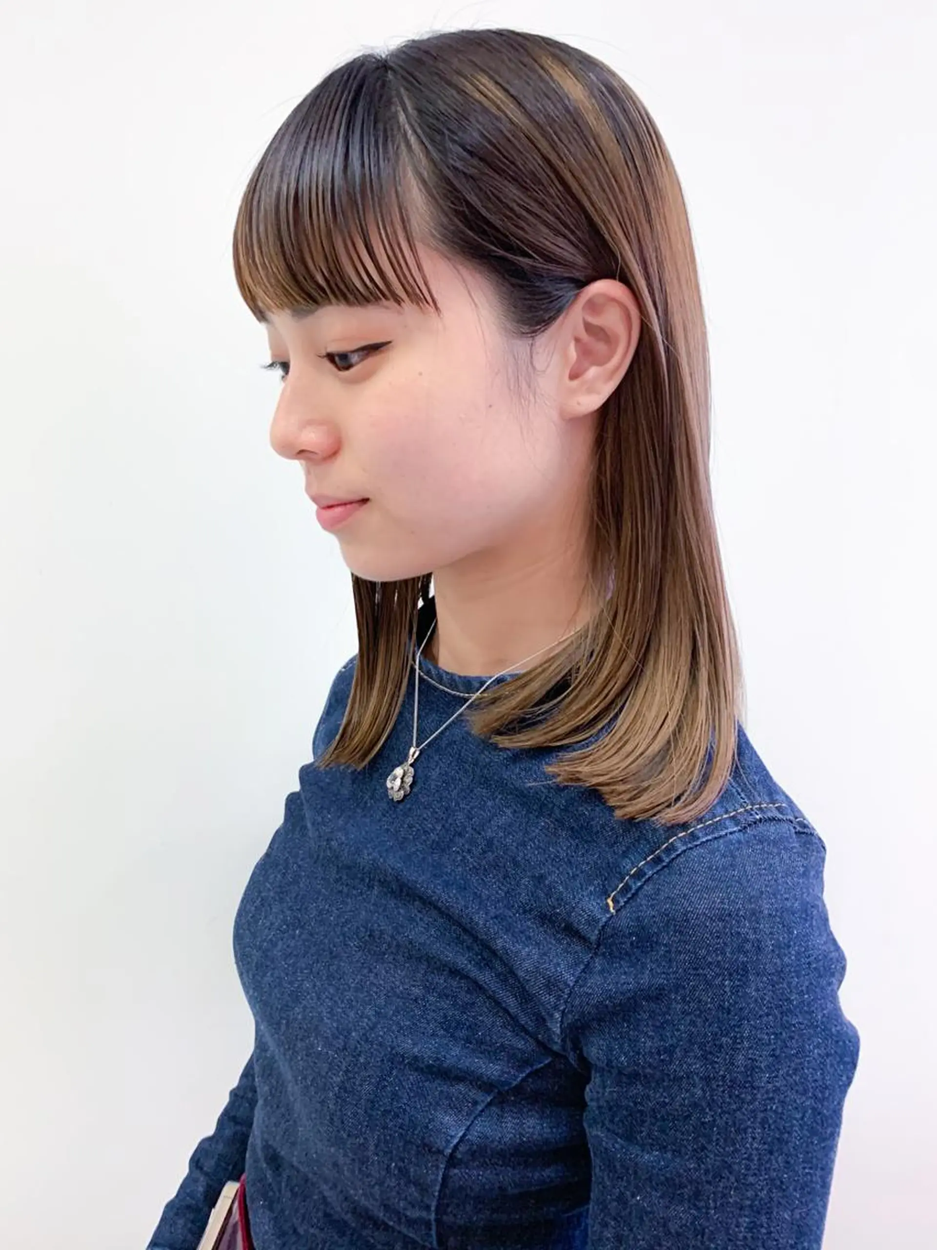 ミディアム カラー パーマ ミディアムパーマ アッシュ ブリーチ ケアブリーチ 透明感カラー カット ヘアカラー トリートメント モリシュンスケ /レイヤー/髪質改善のヘアスタイル