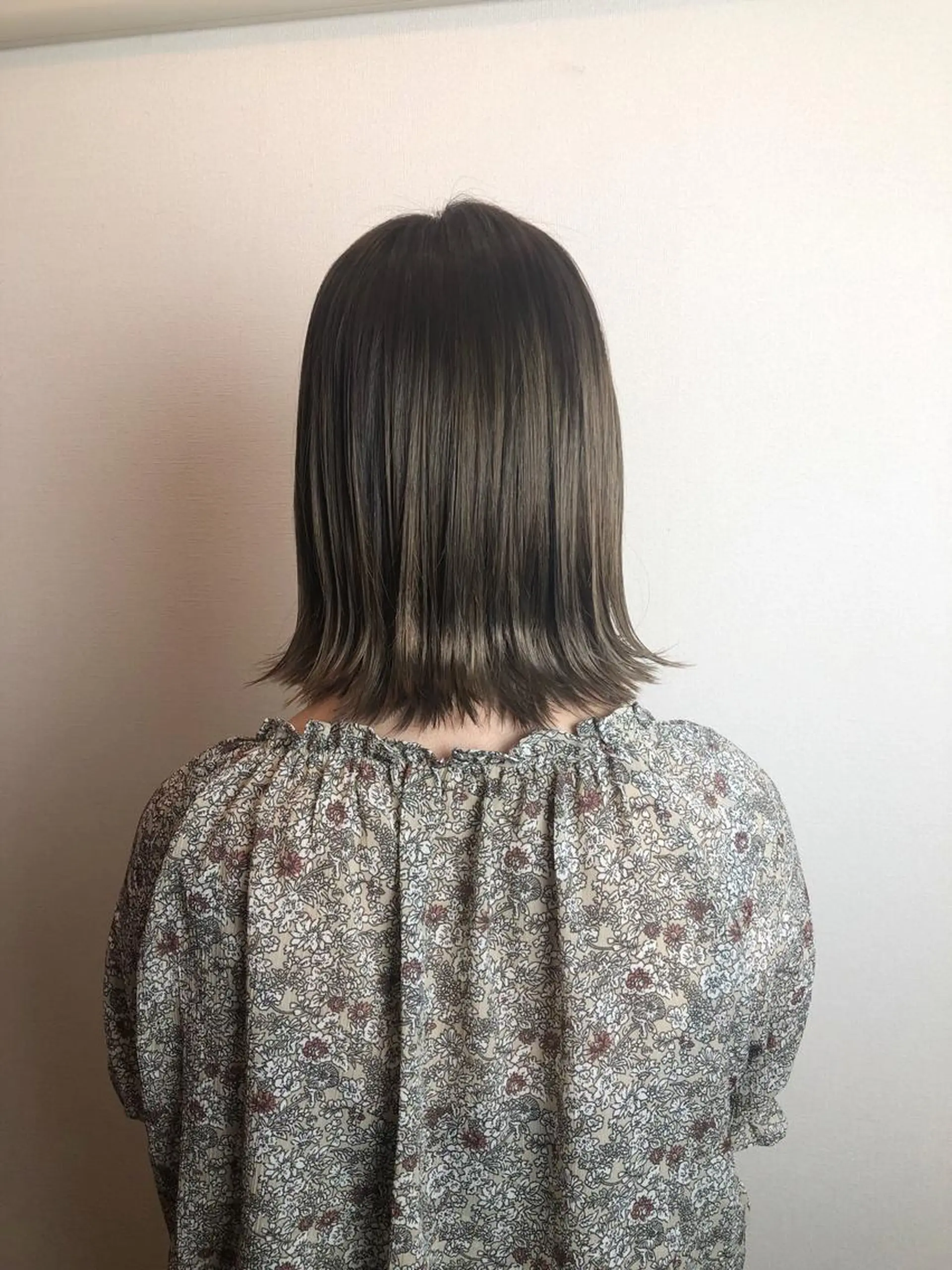 セミロング カラー ベージュカラー グラデーションカラー 是枝 さくらのヘアスタイル