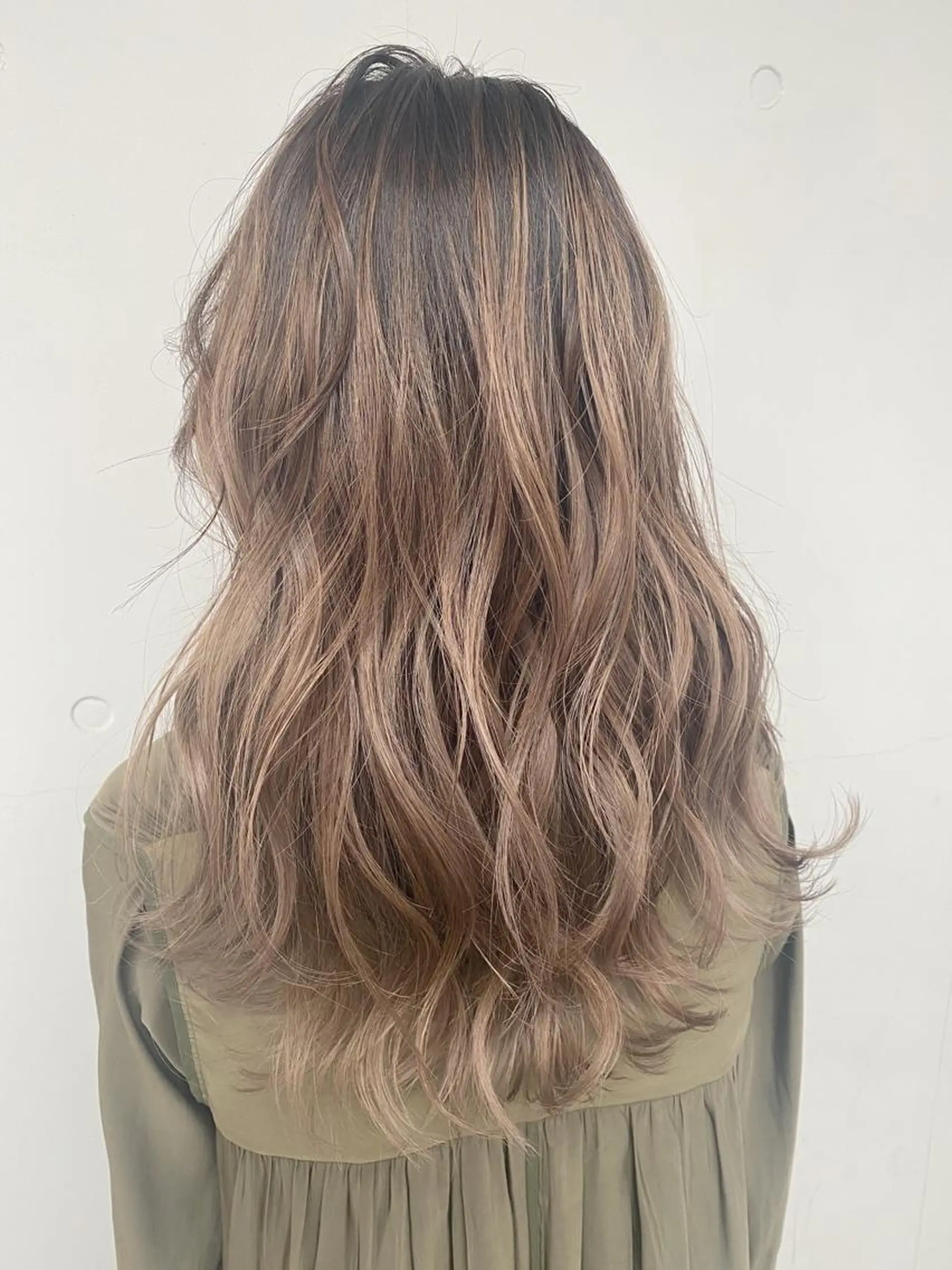 セミロング カラー パーマ ヘアアレンジ アディクシーカラー バレイヤージュ ベージュカラー ブリーチ ケアブリーチ ヘアカラー ✨ハイクオリティ✨ 山本香也のヘアスタイル