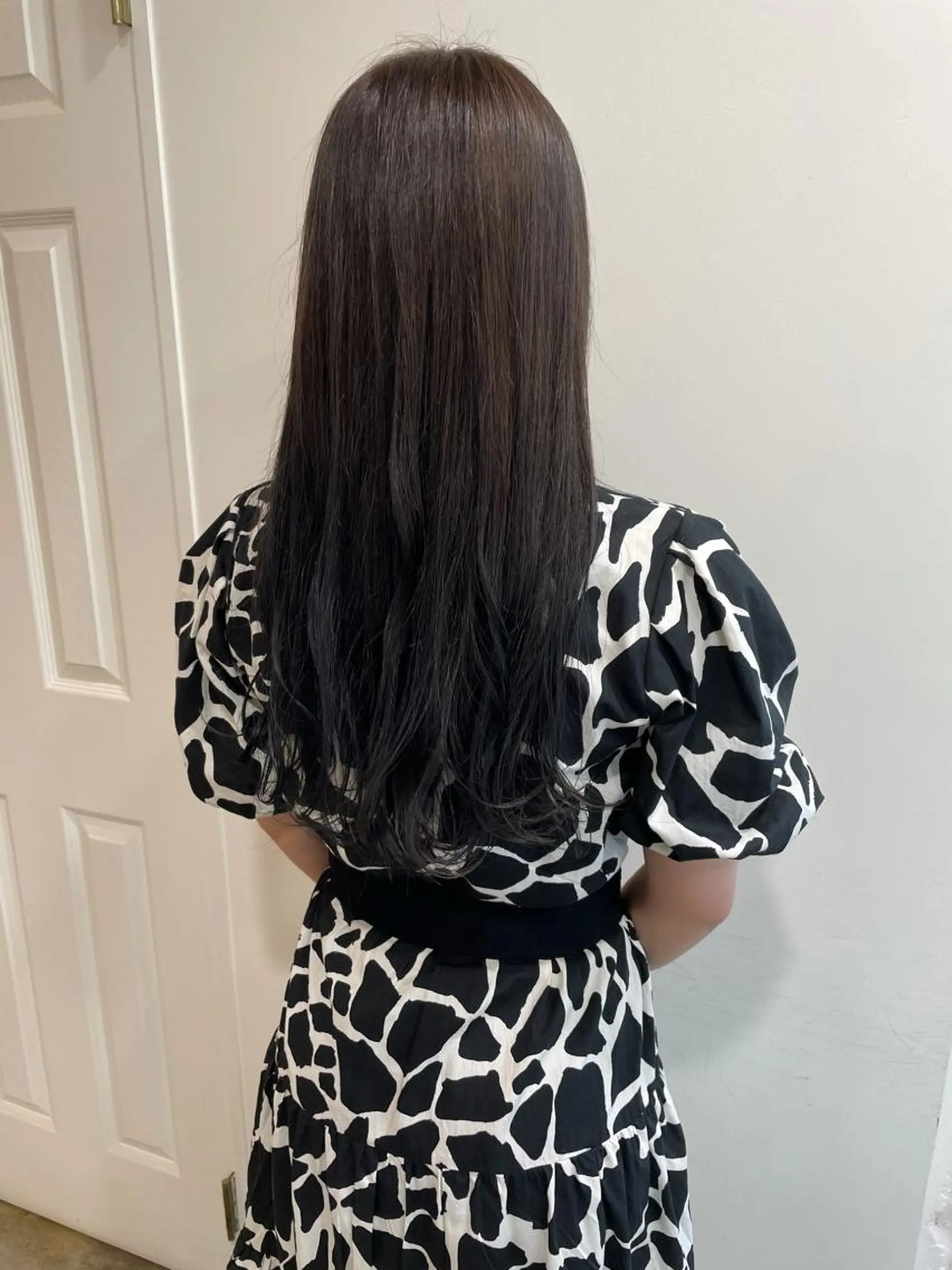 ロング カラー ヘアカラー トリートメント MIOベージュカラー 柔らかいカラーのヘアスタイル