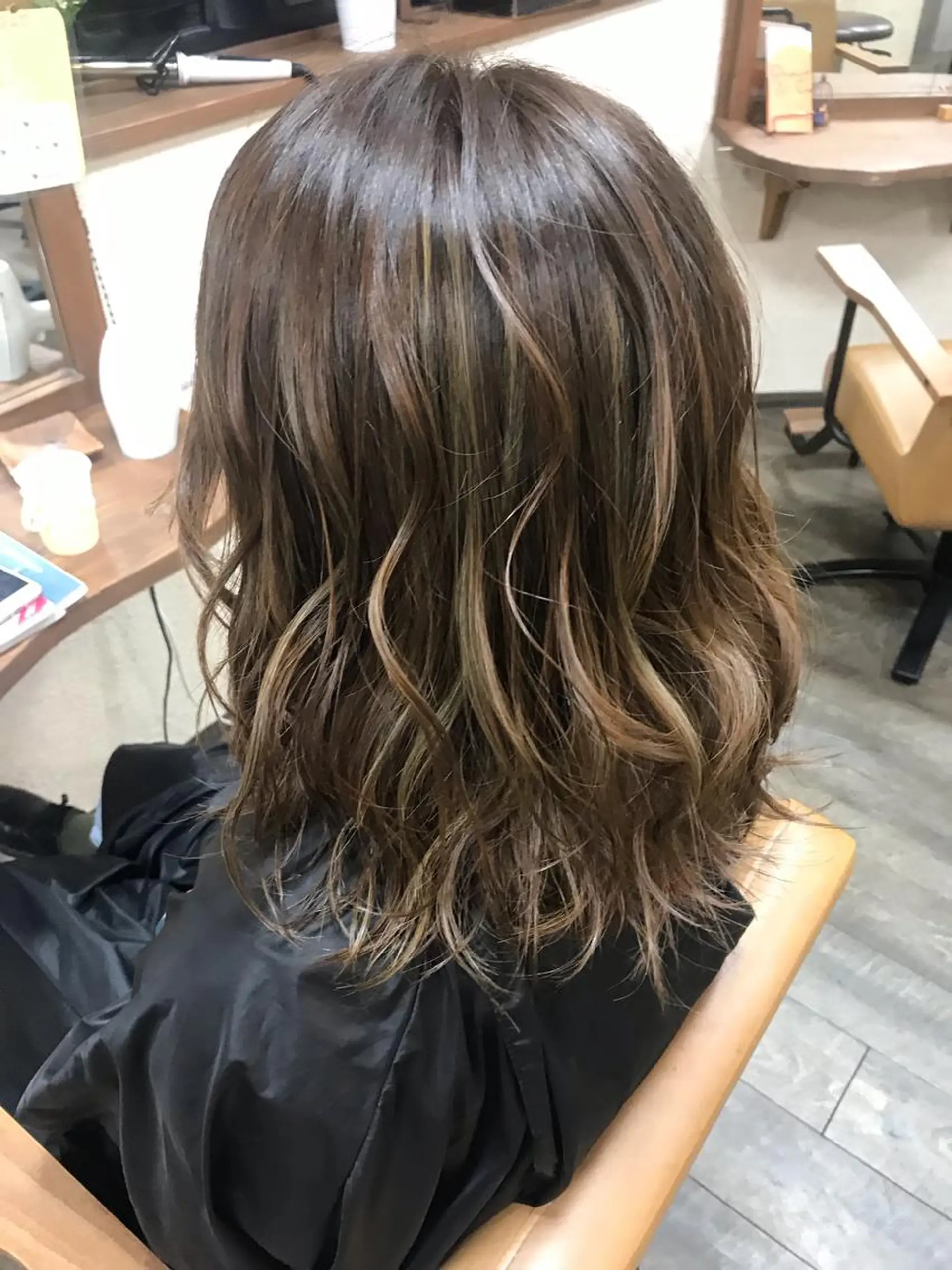 カラー ヘアカラー 磧本 祐里恵のヘアスタイル