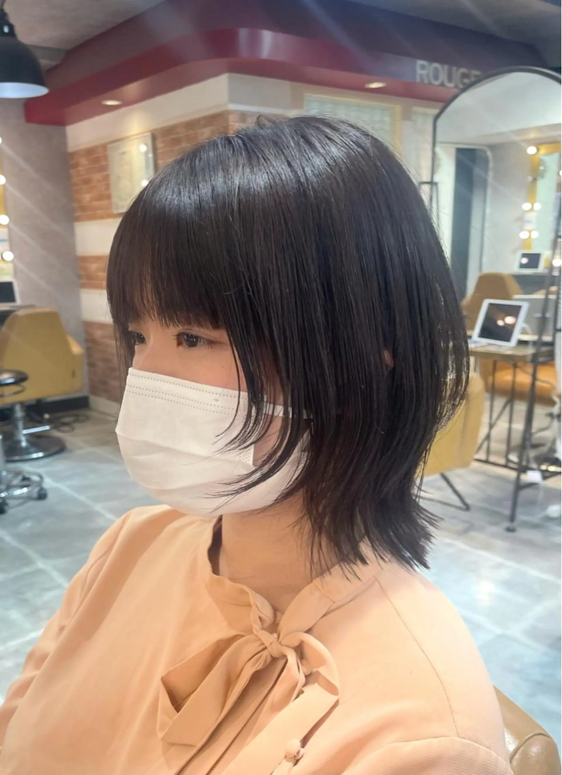 ショート カラー ボブ ウルフカット 🫧顔周りレイヤー/ ウルフ/縮毛/白倉のヘアスタイル