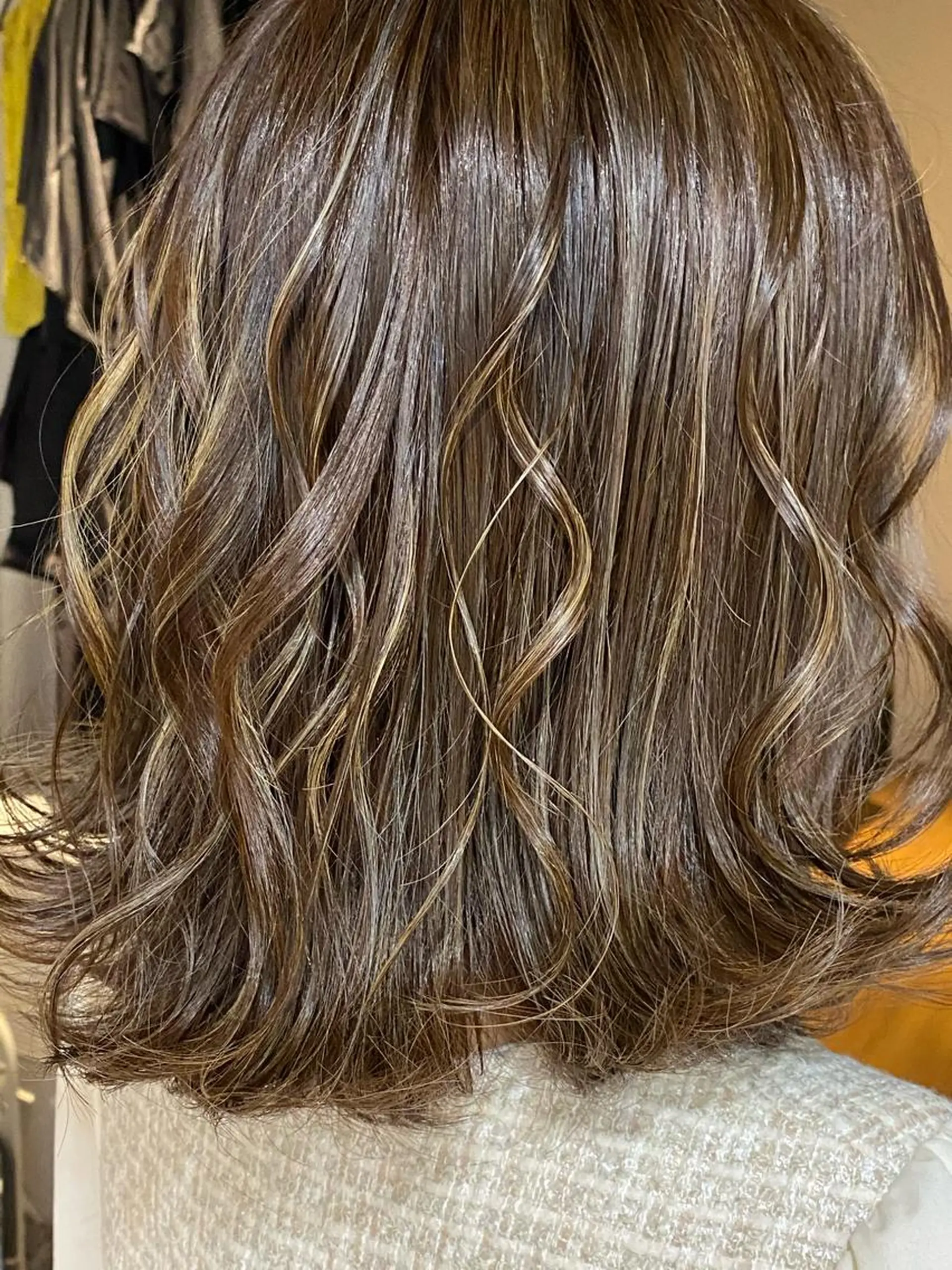 ミディアム カラー ヘアアレンジ ハイライトカラー ハイライト 久米 治仁のヘアスタイル
