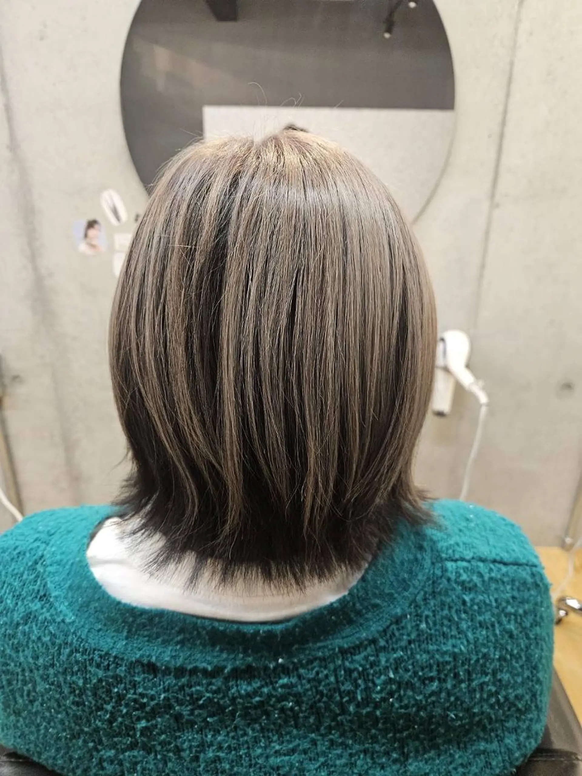 ミディアム 服部 咲衣のヘアスタイル