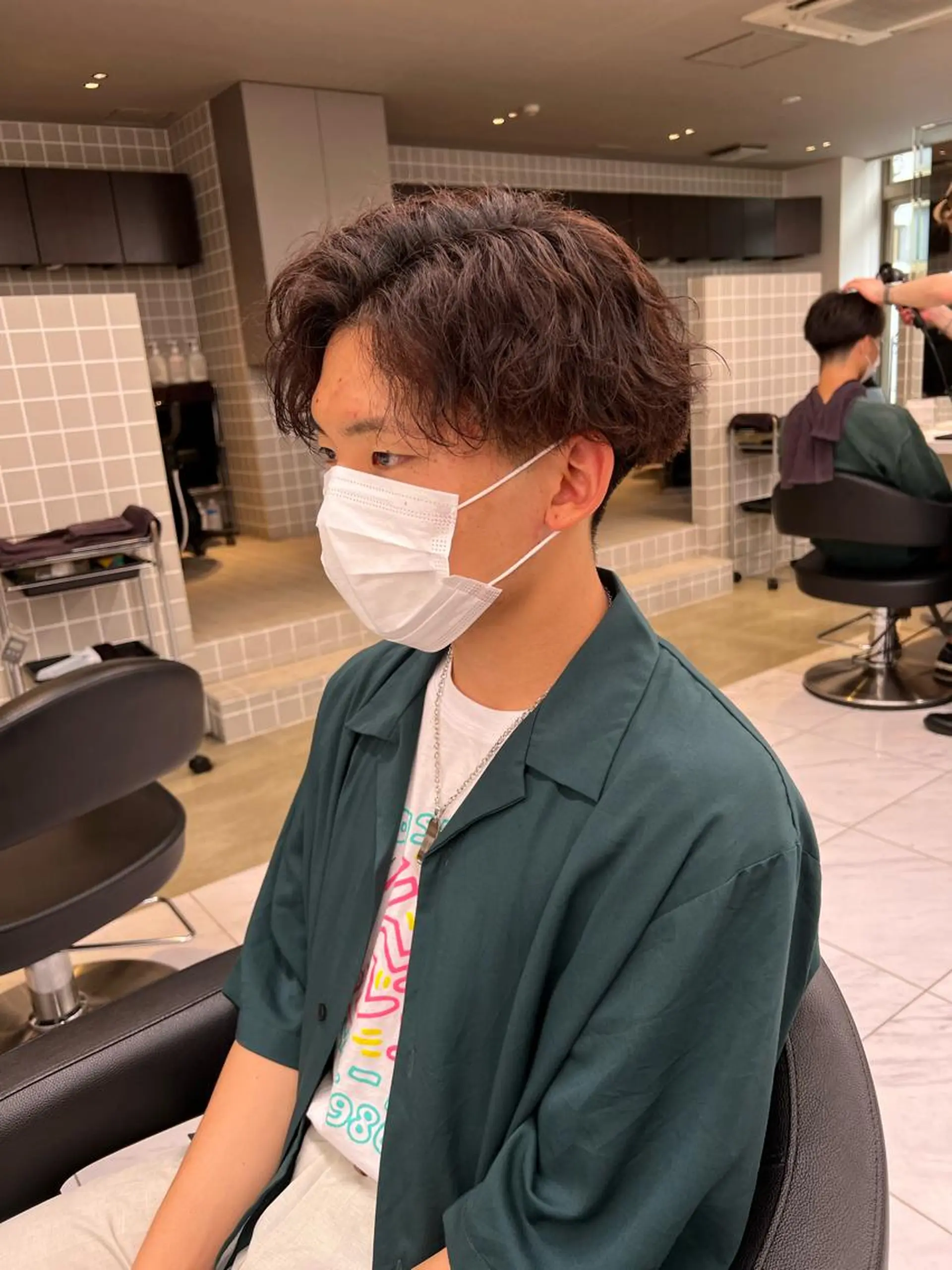 ショート カラー パーマ メンズ センターパート メンズ韓国風 韓国マッシュ マッシュウルフ マッシュ メンズパーマ特化 TAIGAのヘアスタイル