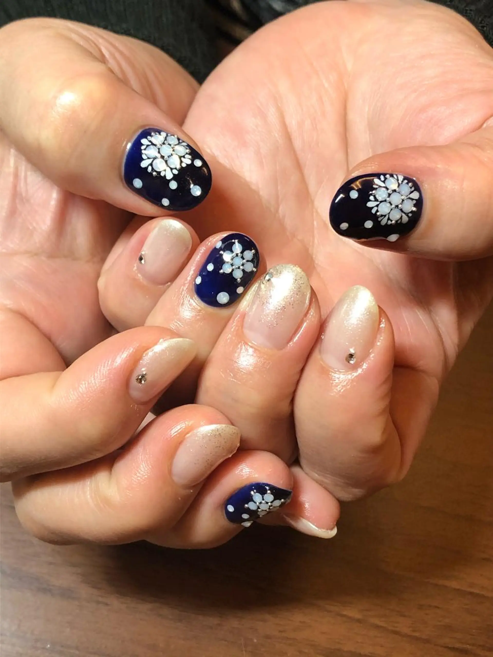 ネイル ネイビー ホワイト 冬ネイル M nail はやまうららのネイルデザイン