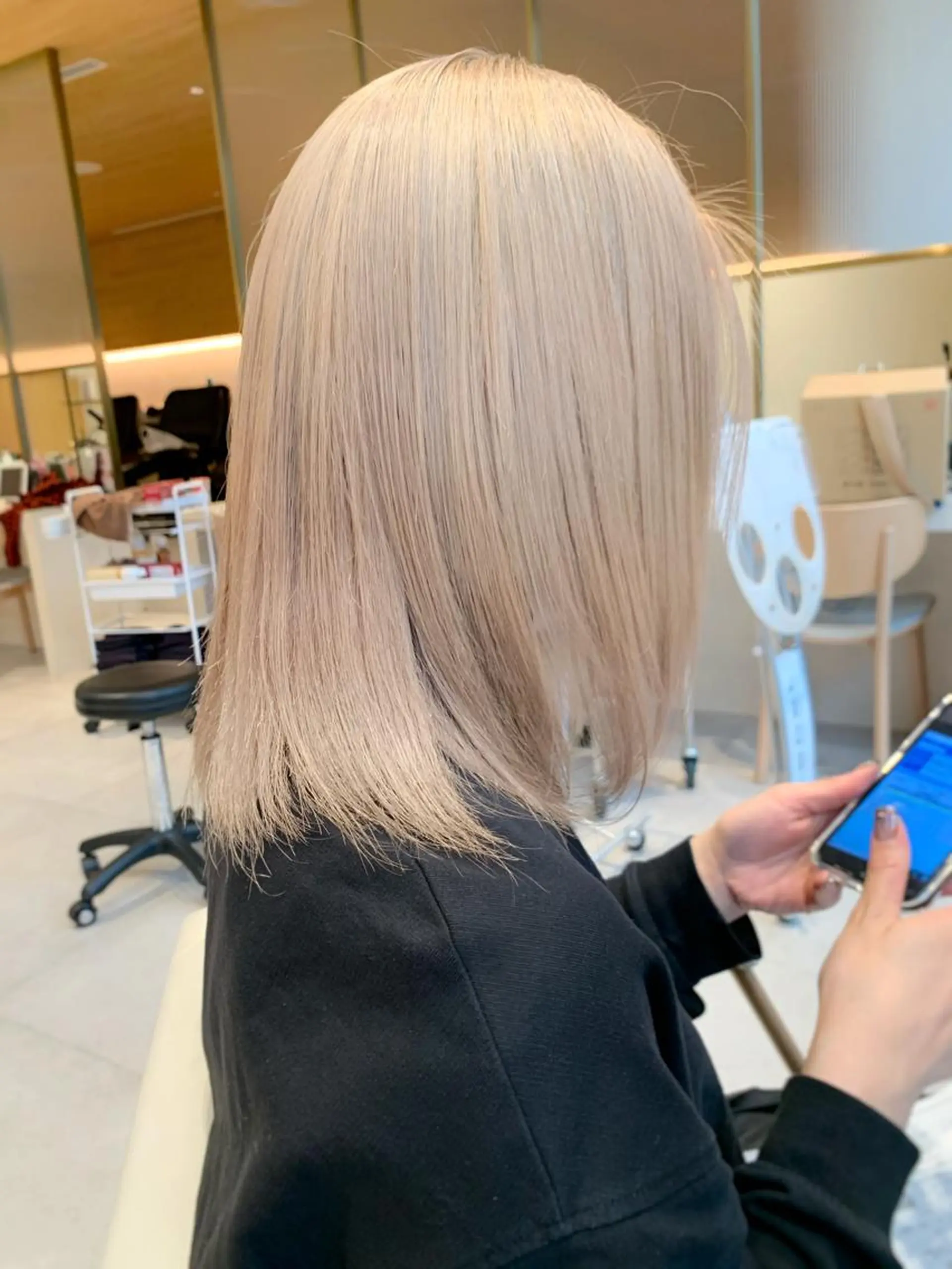 ミディアム カラー ベージュカラー 透明感カラー グレージュ ボブ ヘアカラー トリートメント ヘアセット レイヤー専門家 ダブルカラー修のヘアスタイル