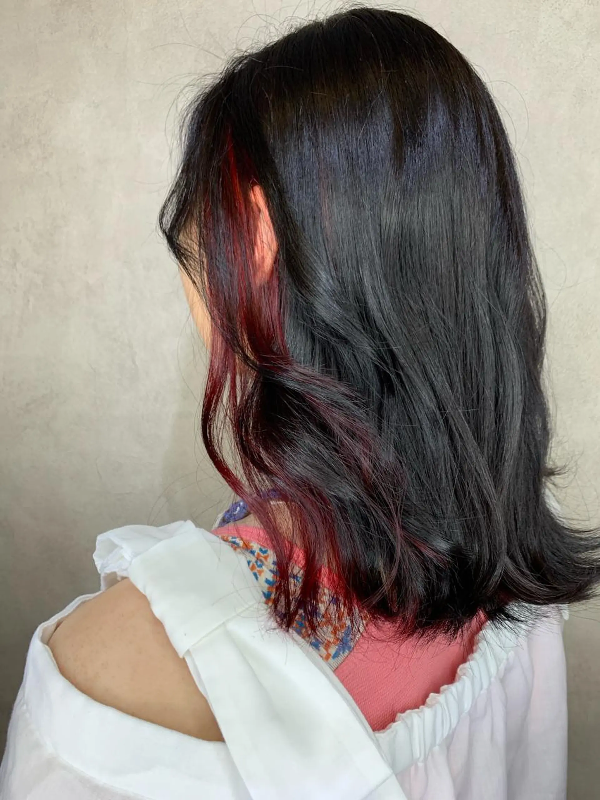 ミディアム カラー イヤリングカラー ヘアカラー トリートメント swan ユイカのヘアスタイル