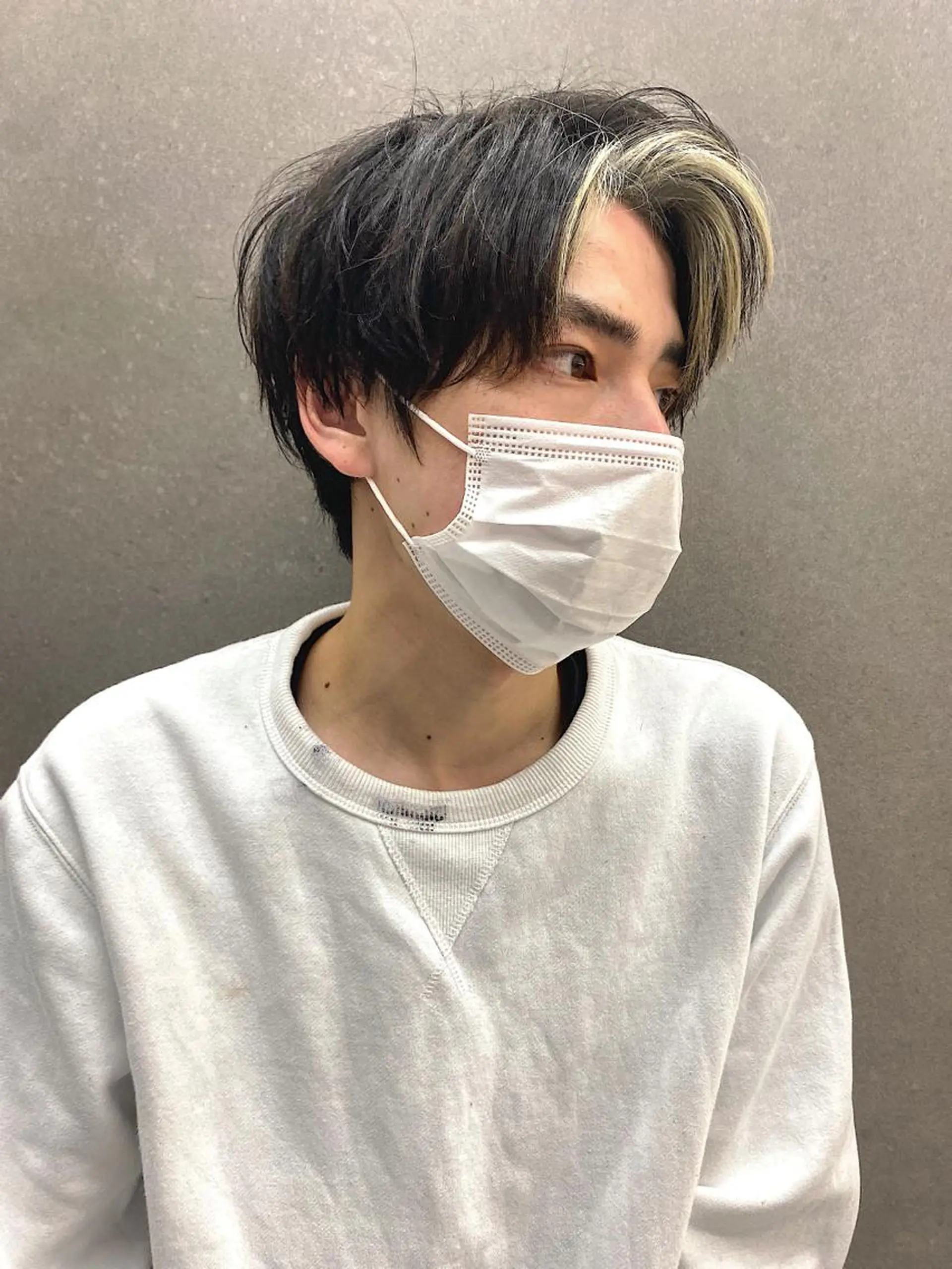 カラー メンズ ミストバング フェイスフレーミング 韓国🇰🇷レイヤー カットオリーブカラーのヘアスタイル
