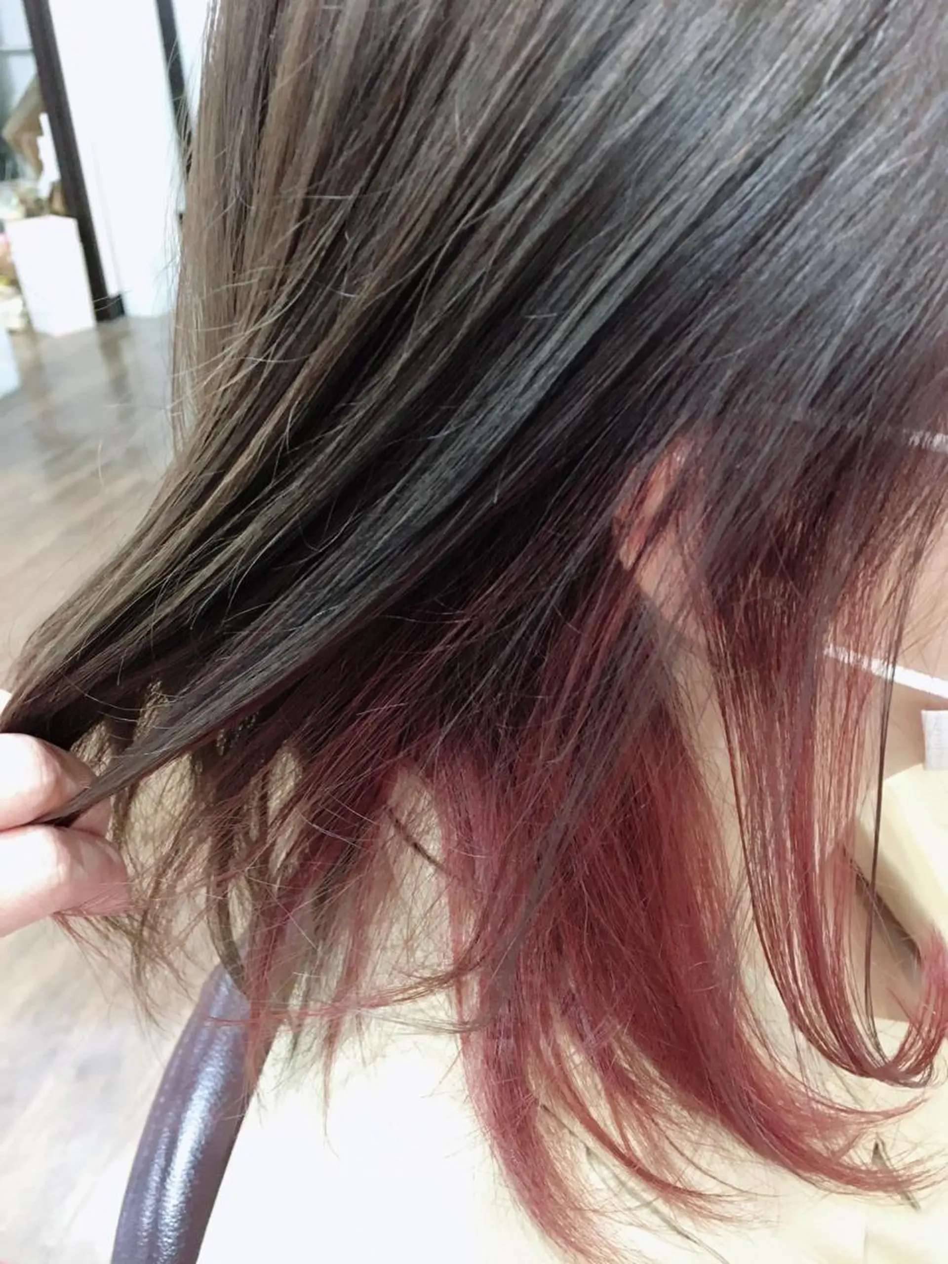 カラー 塩崎 明菜のヘアスタイル