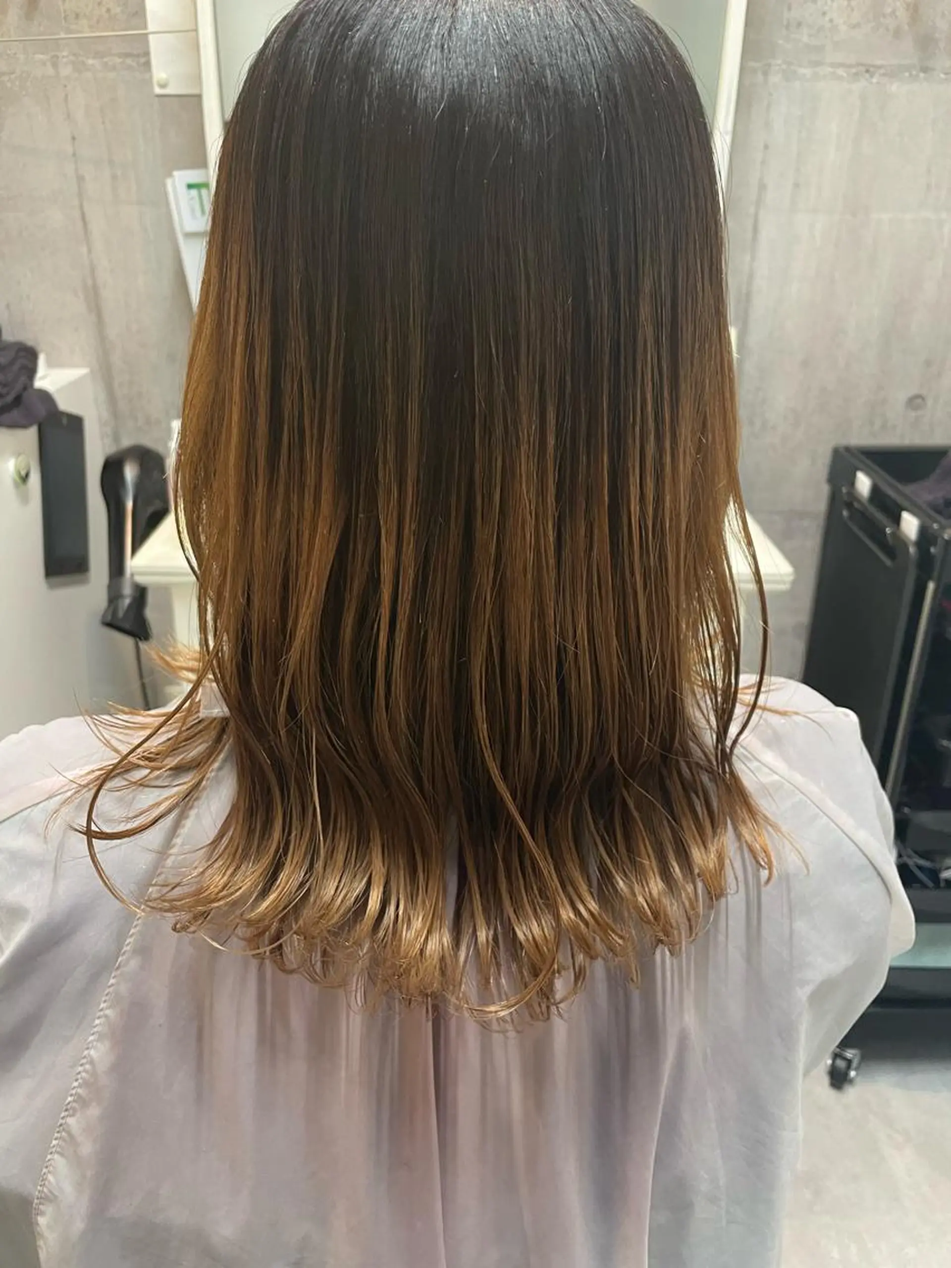 セミロング 断られる髪に答えを ♣️井上秀樹♠️のヘアスタイル