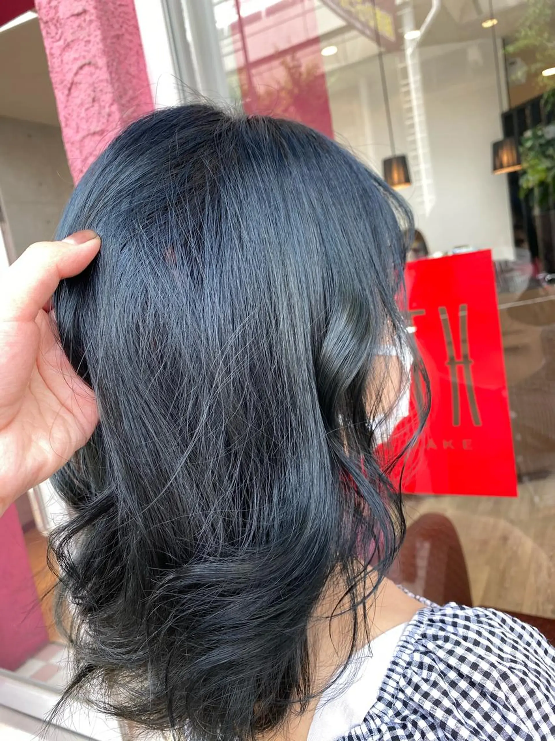 ミディアム カラー ブルーカラー デザインカラー✨新倉 佑奈のヘアスタイル