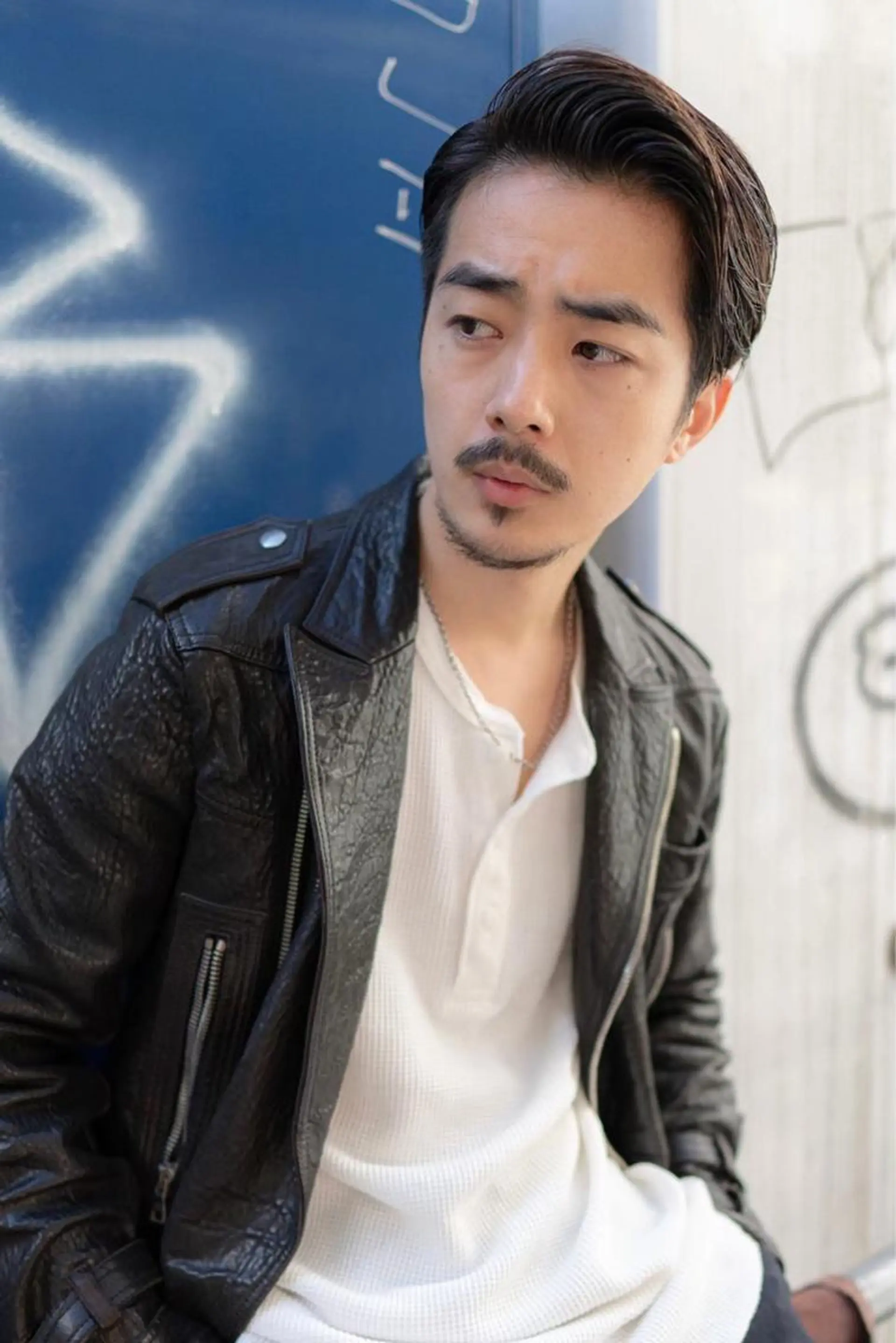 パーマ メンズ センターパート メンズパーマ ニュアンスパーマ 10月限定モニター 髪質改善美髪矯正のヘアスタイル