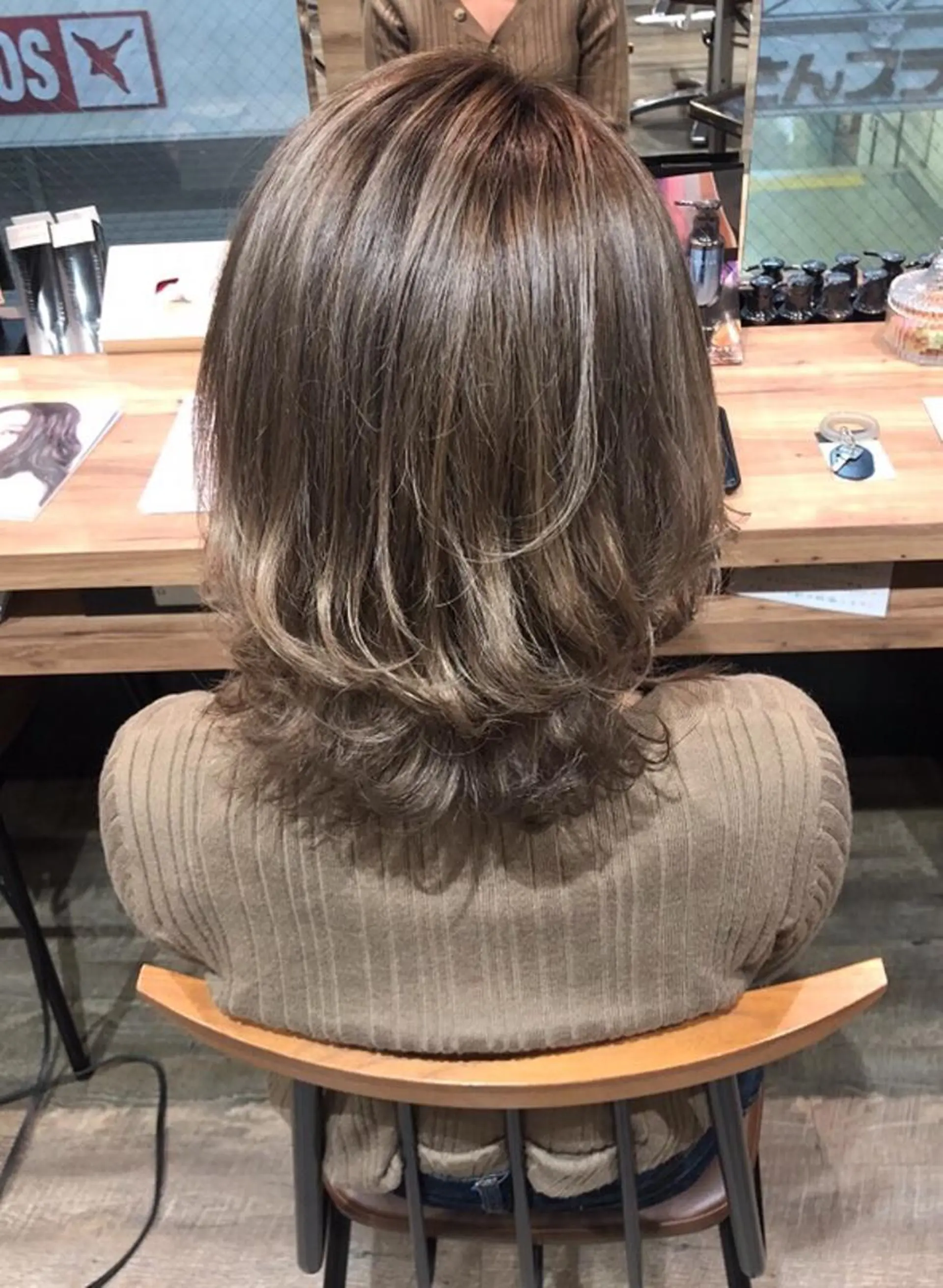 ミディアム カラー ベージュカラー ミルクティーベージュ 限定クーポン 💕大量更新ブリーチのヘアスタイル