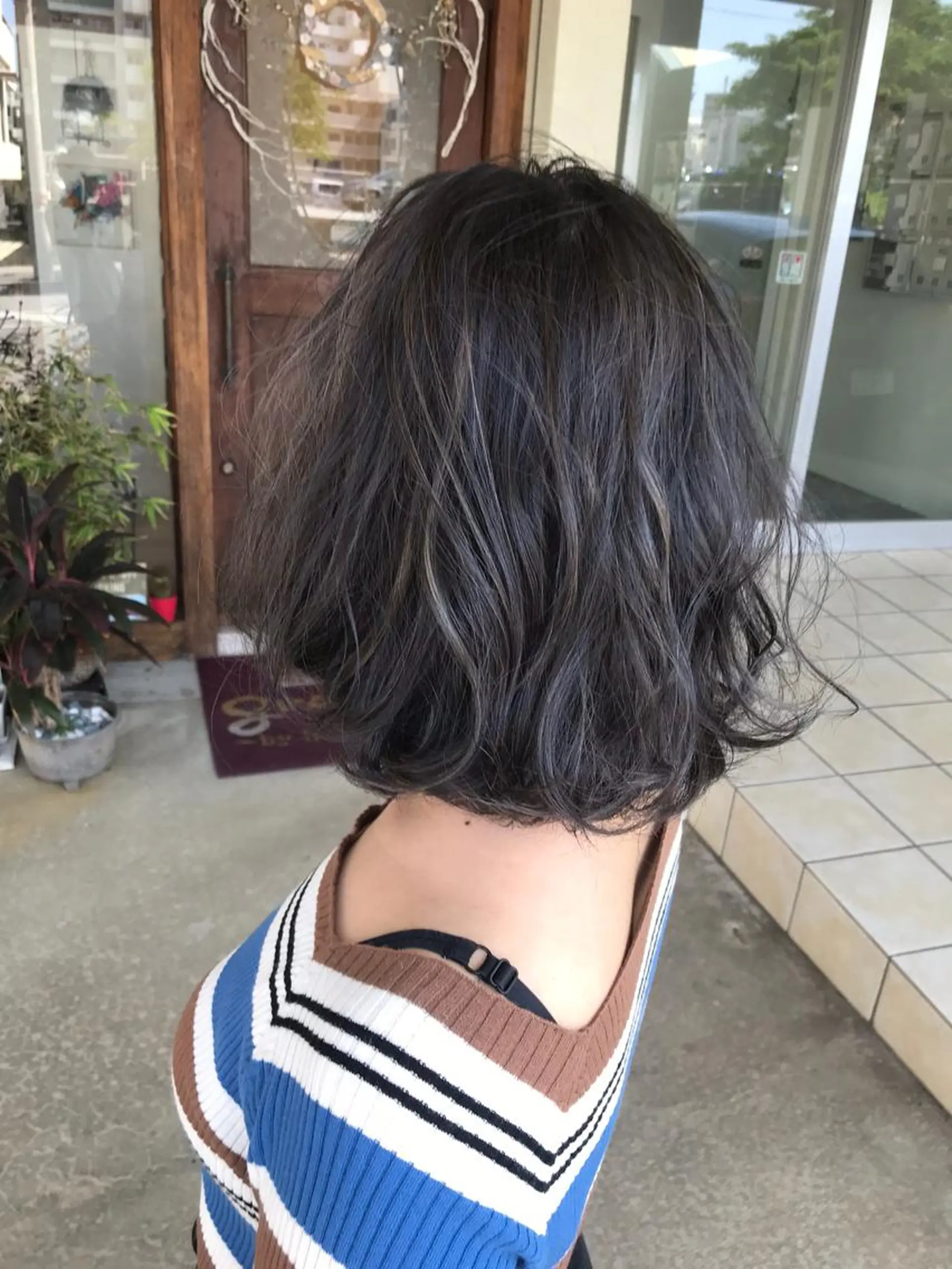 ミディアム カラー グレージュ ネイビーカラー grand juteのヘアスタイル