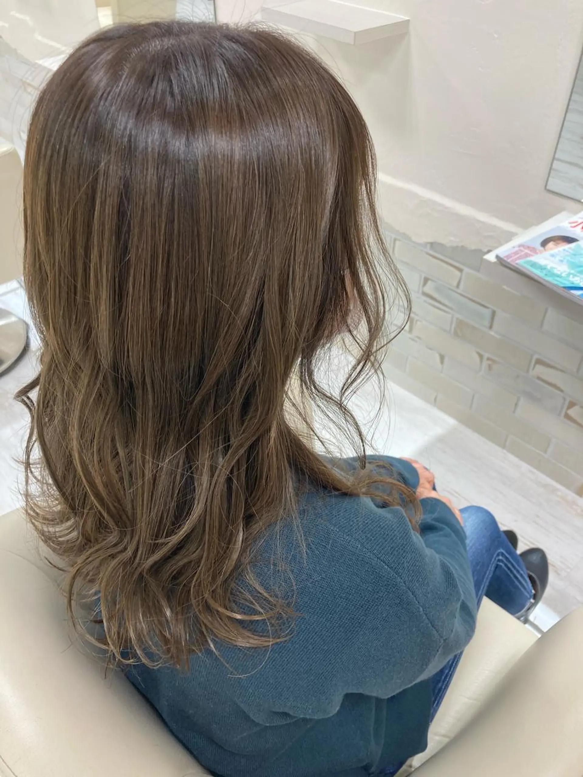 ロング カラー グレージュ カーキグレージュ 浅岡 のどかのヘアスタイル