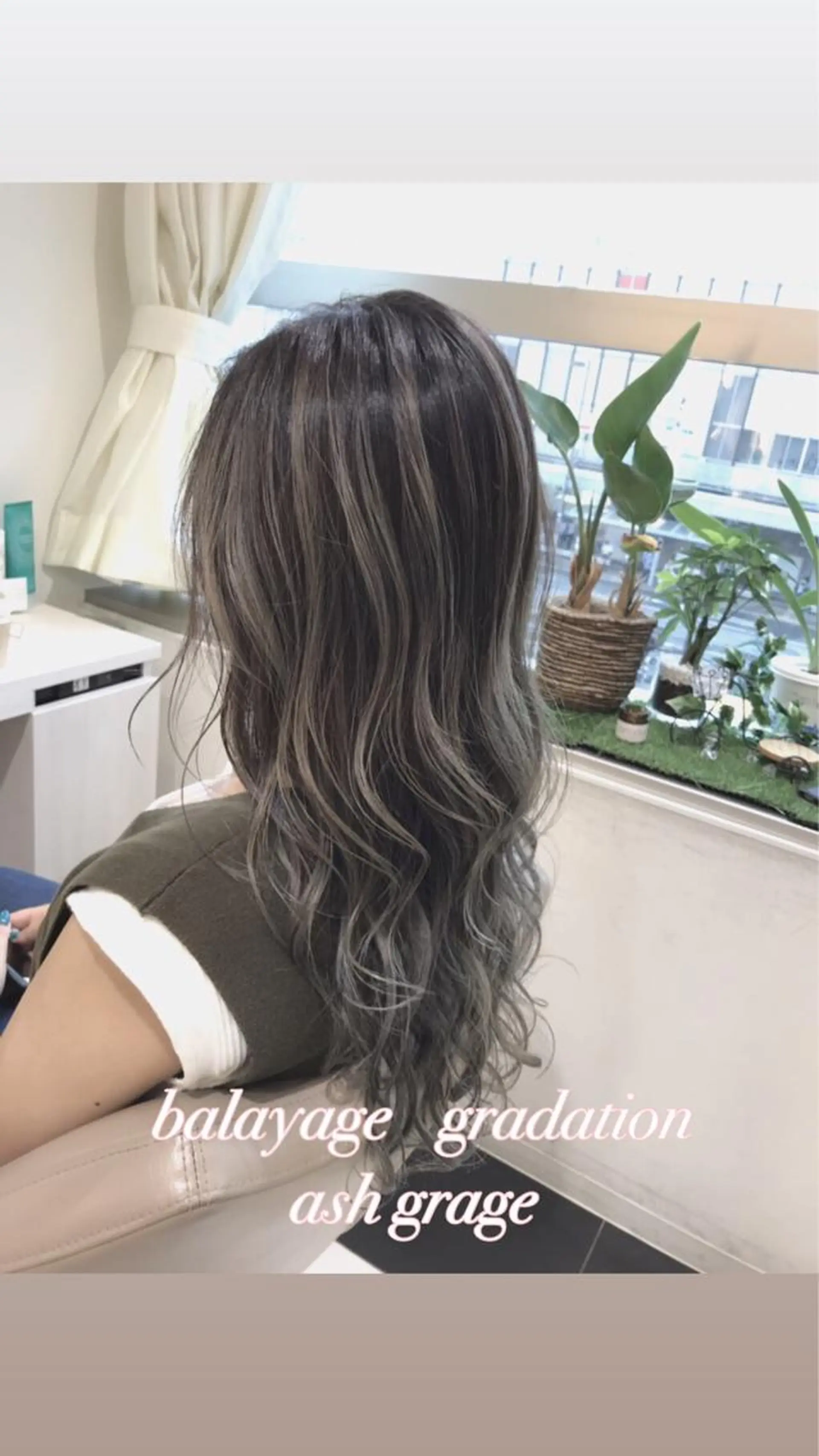 ロング カラー アッシュ アッシュグレー アッシュグレージュ バレイヤージュ グラデーションカラー カット ヘアカラー 山崎俊輔/髪質改善 /バレイヤージュのヘアスタイル