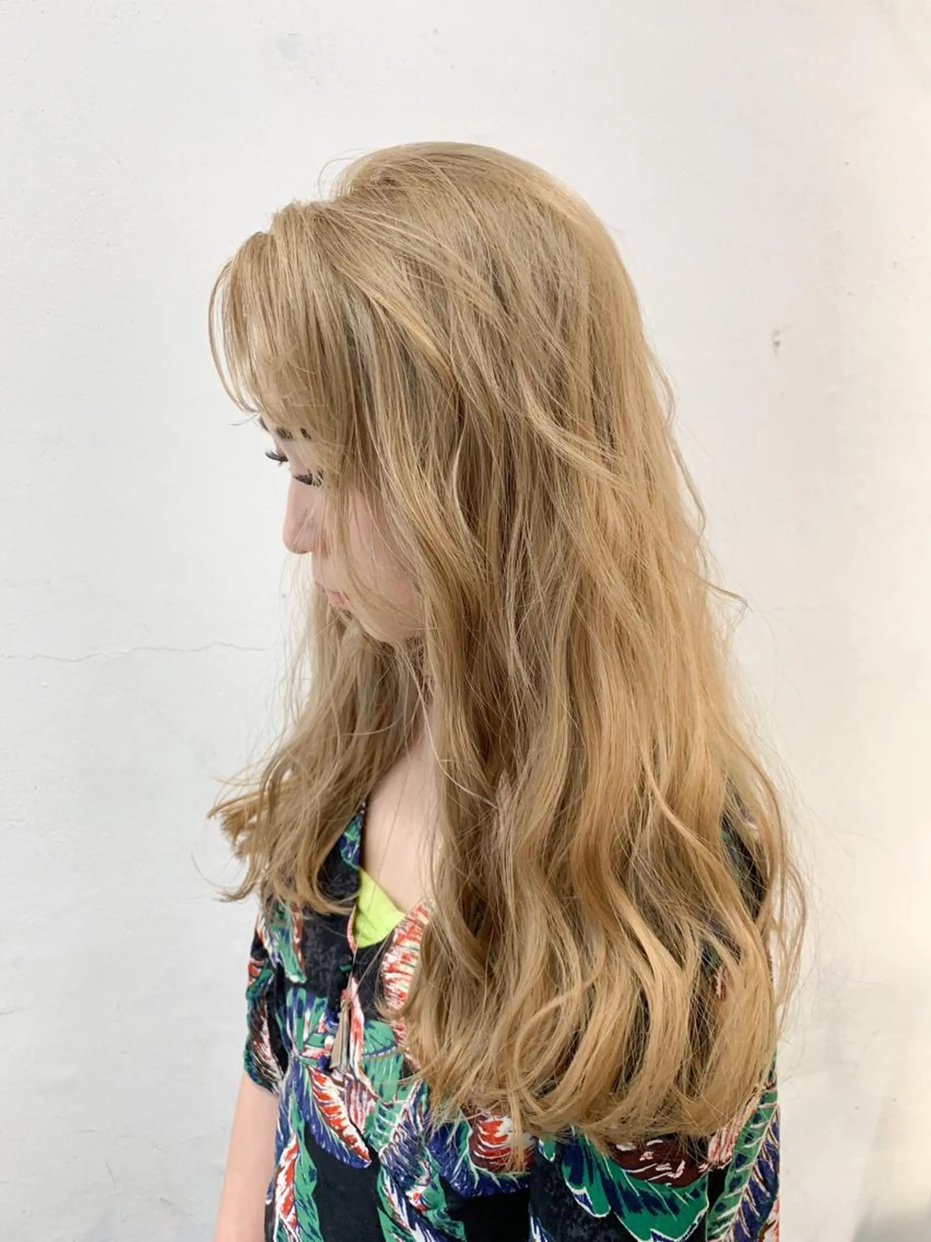 ロング カラー ブリーチ ブロンド ホワイトブロンド ロング ヘアカラー トリートメント THE./ブリーチ 透感カラー/髪質改善のヘアスタイル