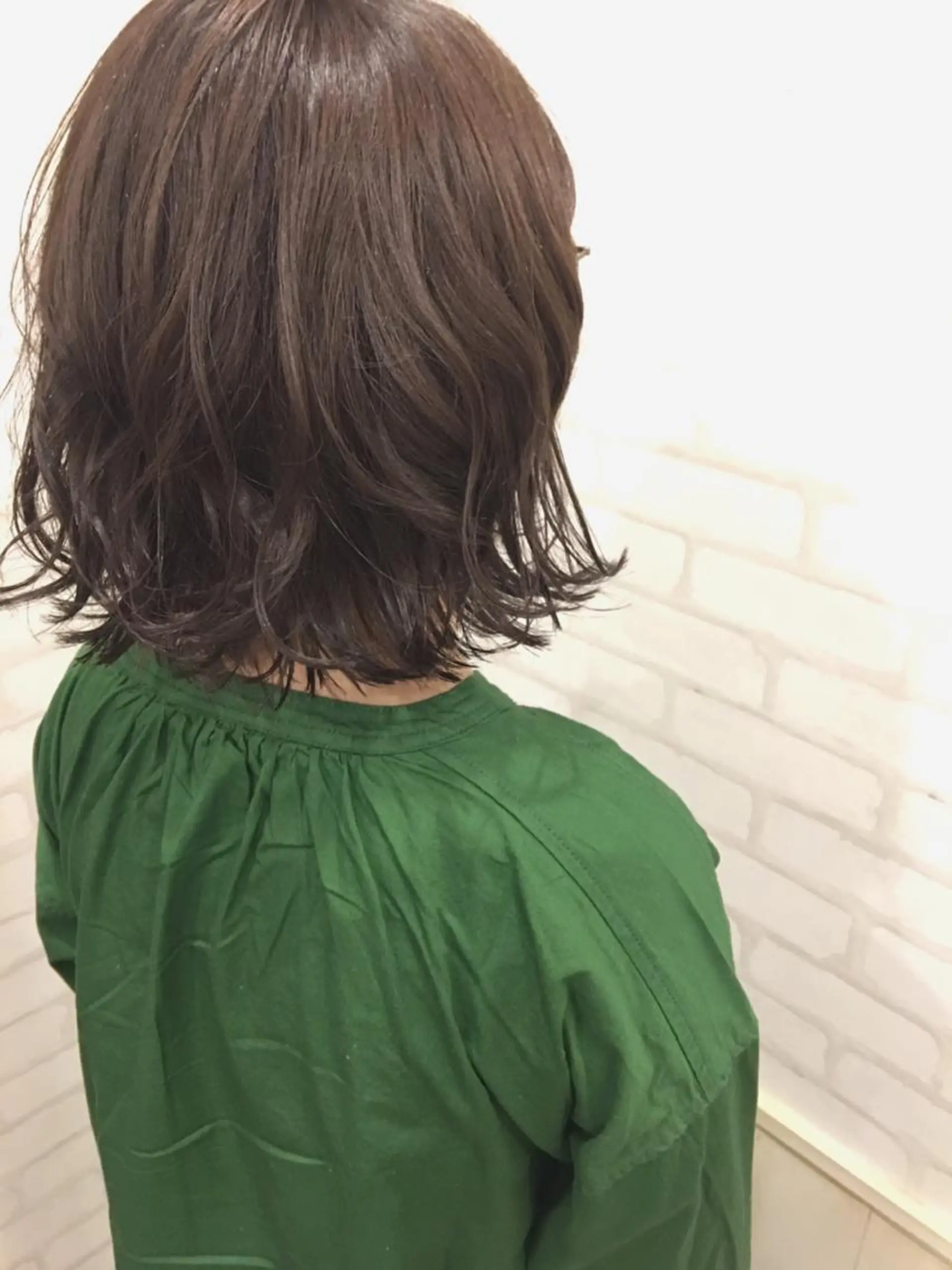 ミディアム カラー ブラウンカラー グレージュ オレンジ ボブ t.（ティードット）所属・日高 香織のヘアスタイル