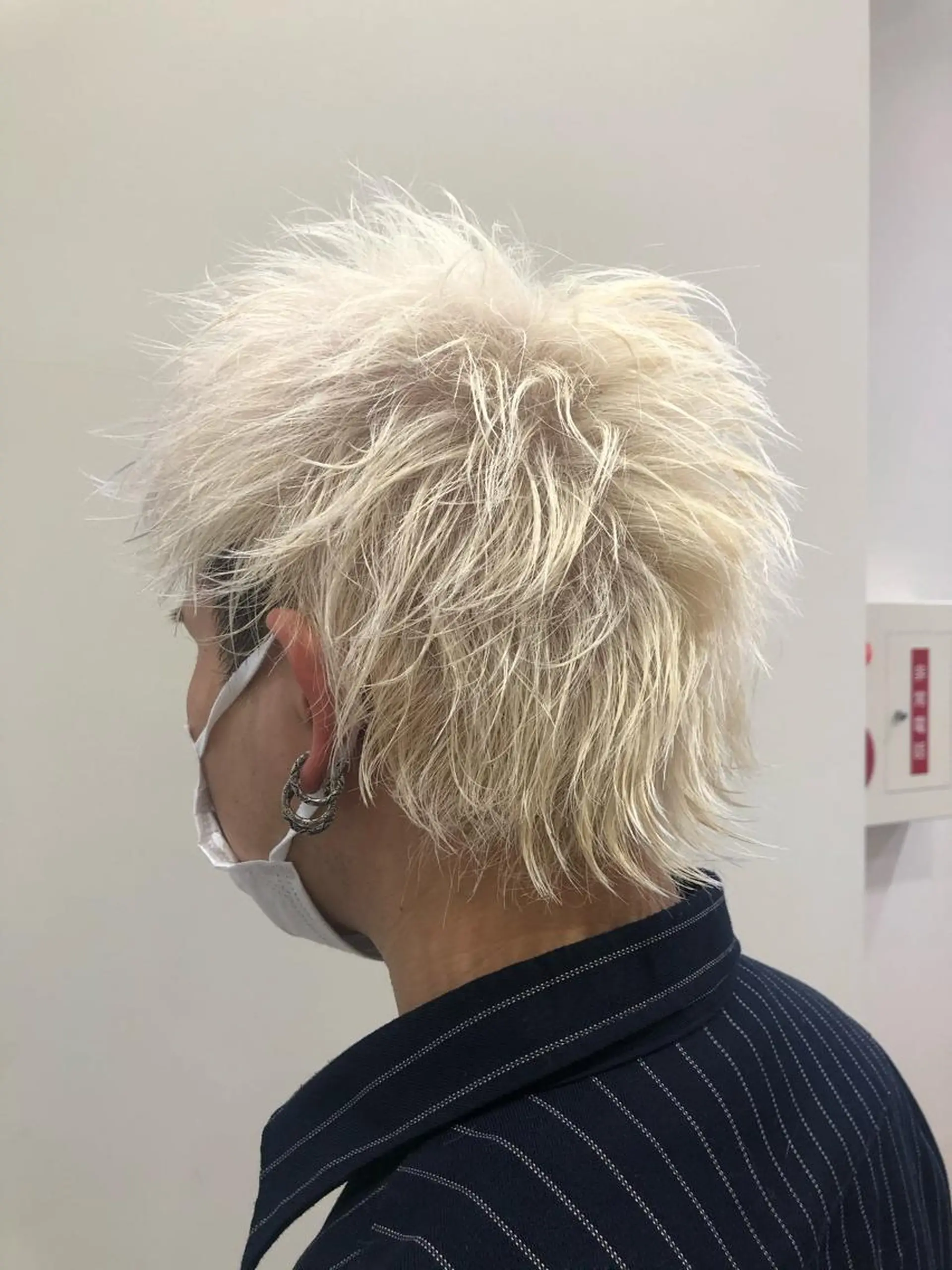 ショート カラー ブリーチ Amour なぐらのヘアスタイル
