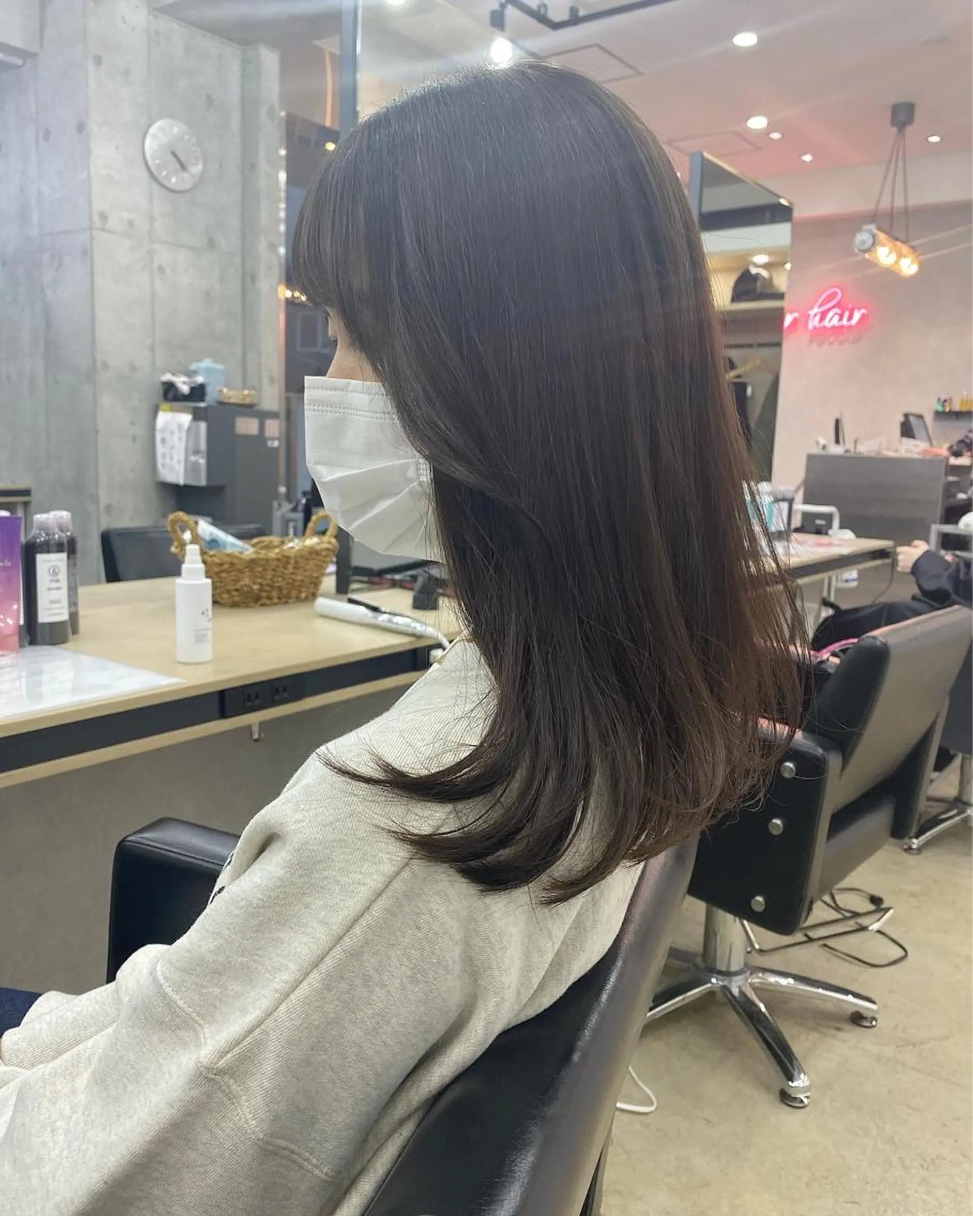 セミロング カラー オリーブ/アッシュ やわらか透明感カラーのヘアスタイル