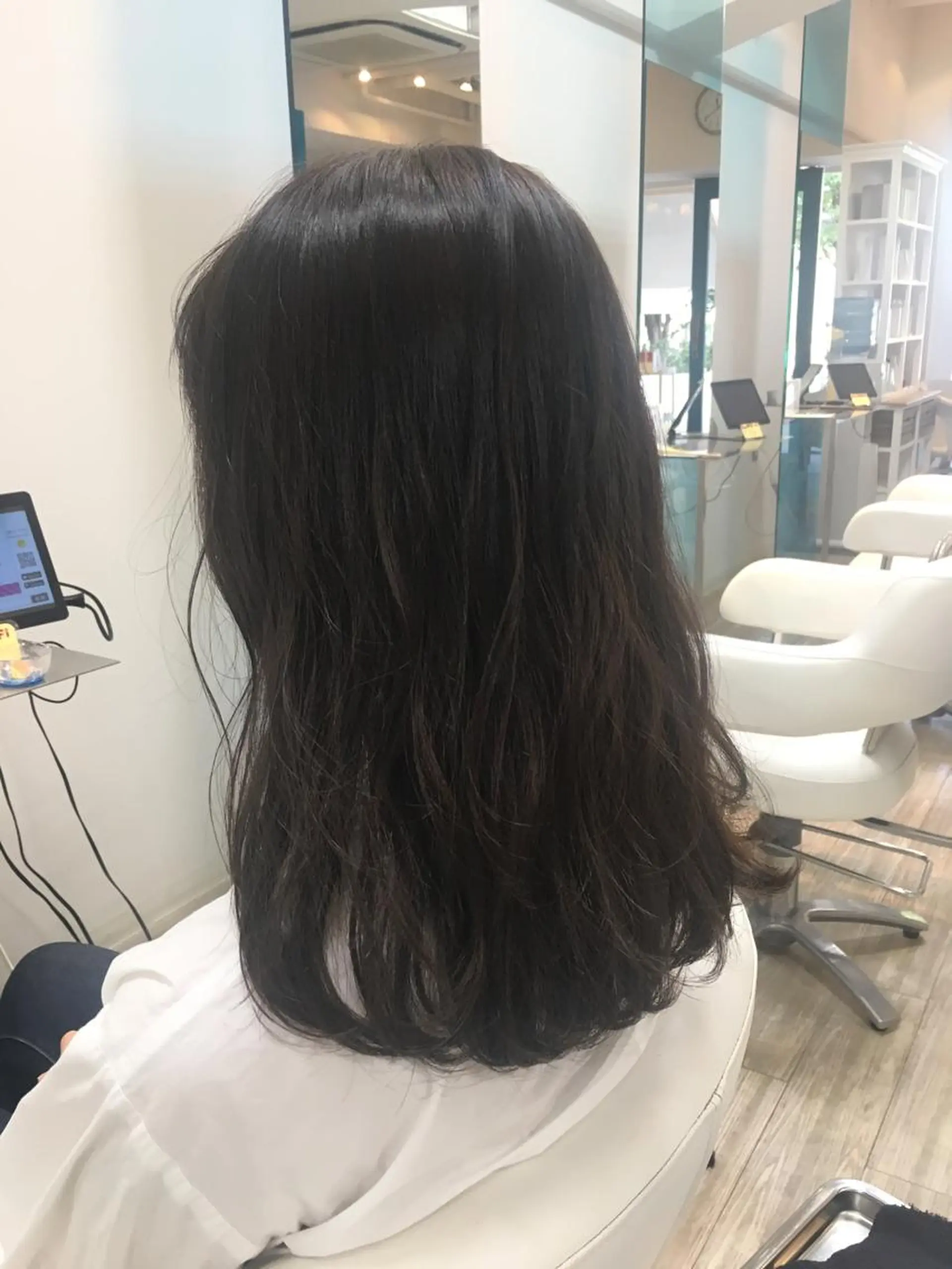 セミロング カラー カット ヘアカラー トリートメント NATSUKI💟 EARTH二俣川のヘアスタイル