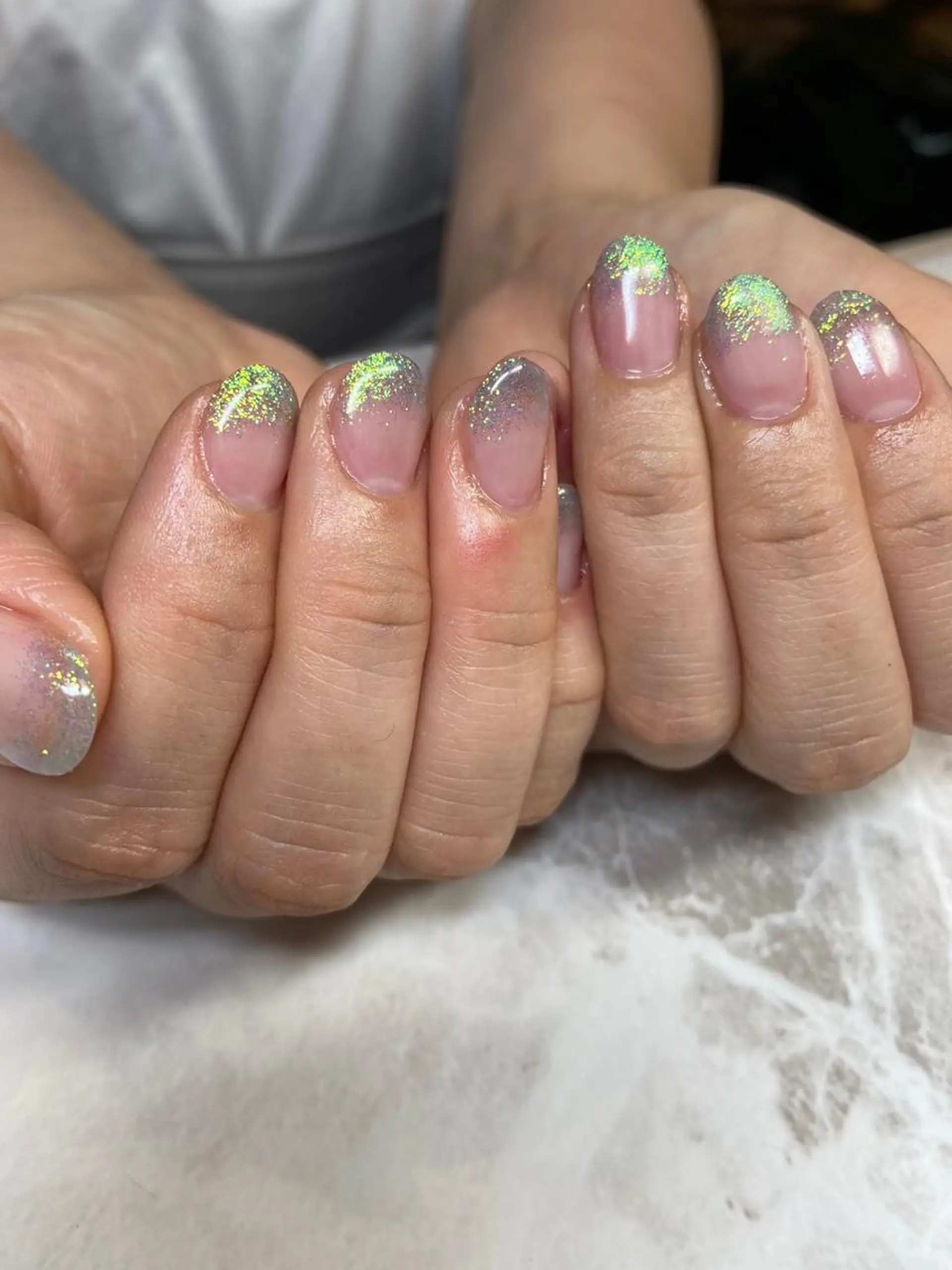 ミディアム ネイル キラキラネイル ラメ(グリッター) ラメグラデーション 水色 夏ネイル ハンドネイル ネイルサロン ステラのネイルデザイン