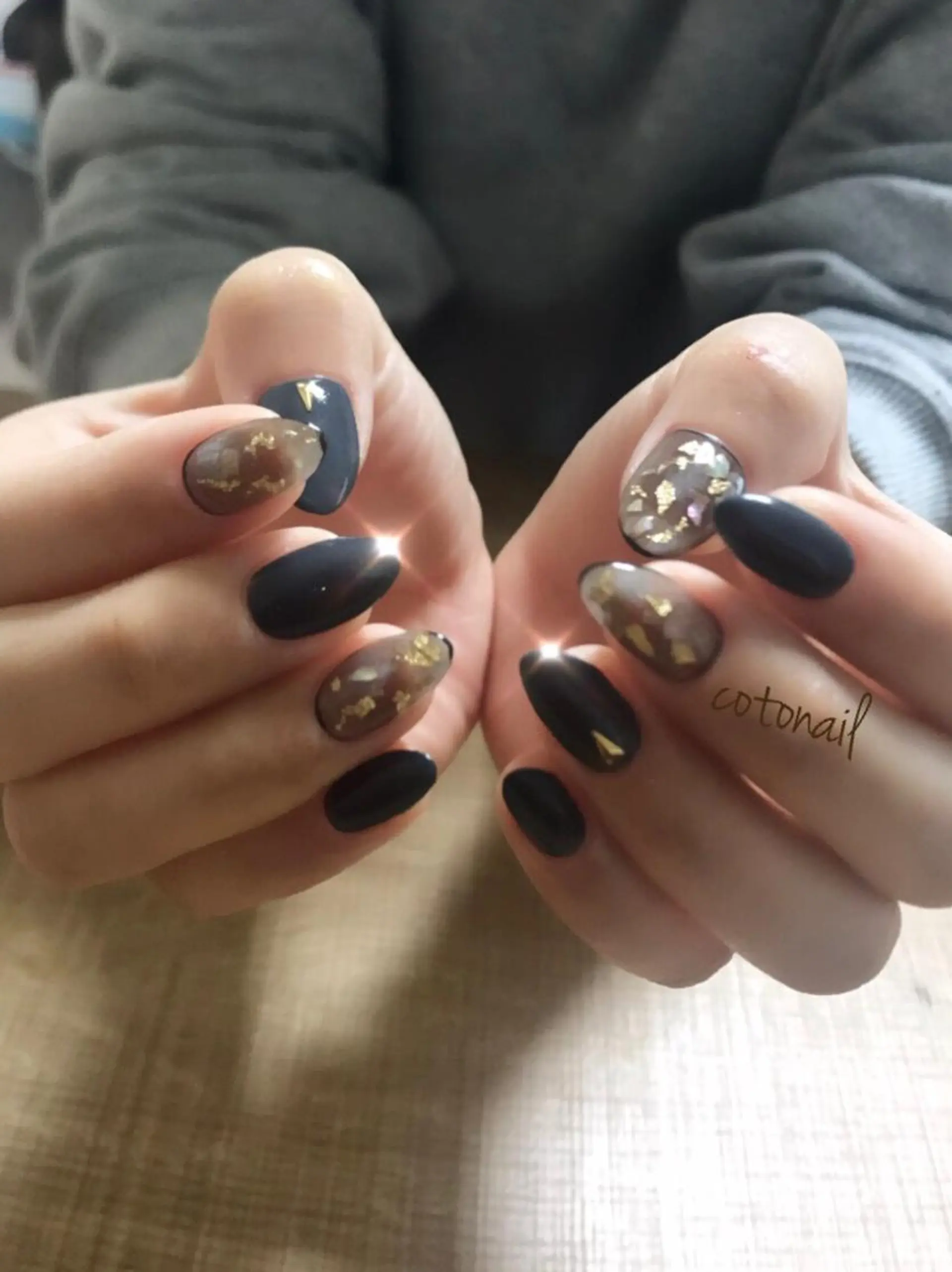 ミディアム ネイル ツメトマツゲ .のネイルデザイン