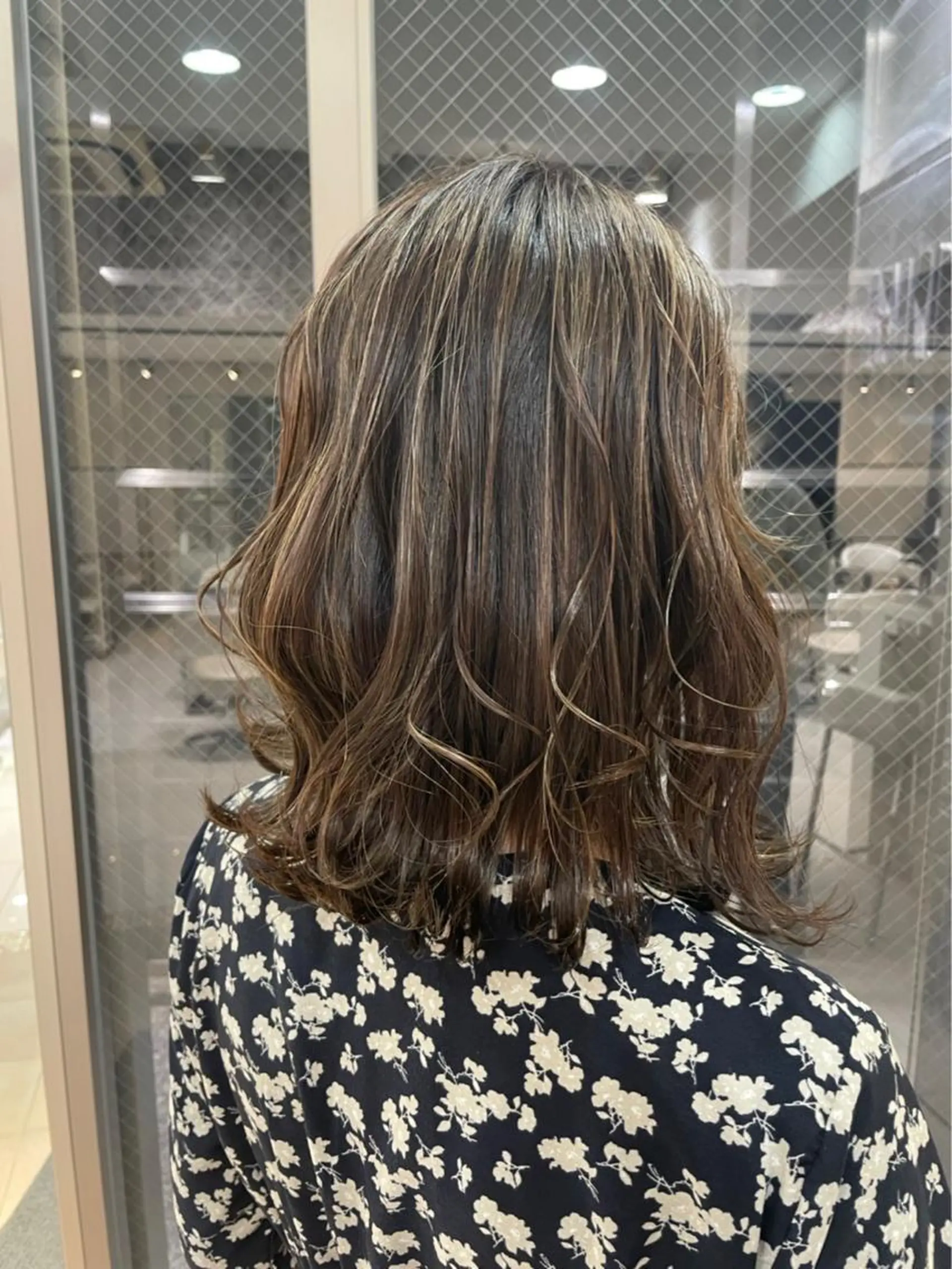 ミディアム 宮澤 美幸のヘアスタイル