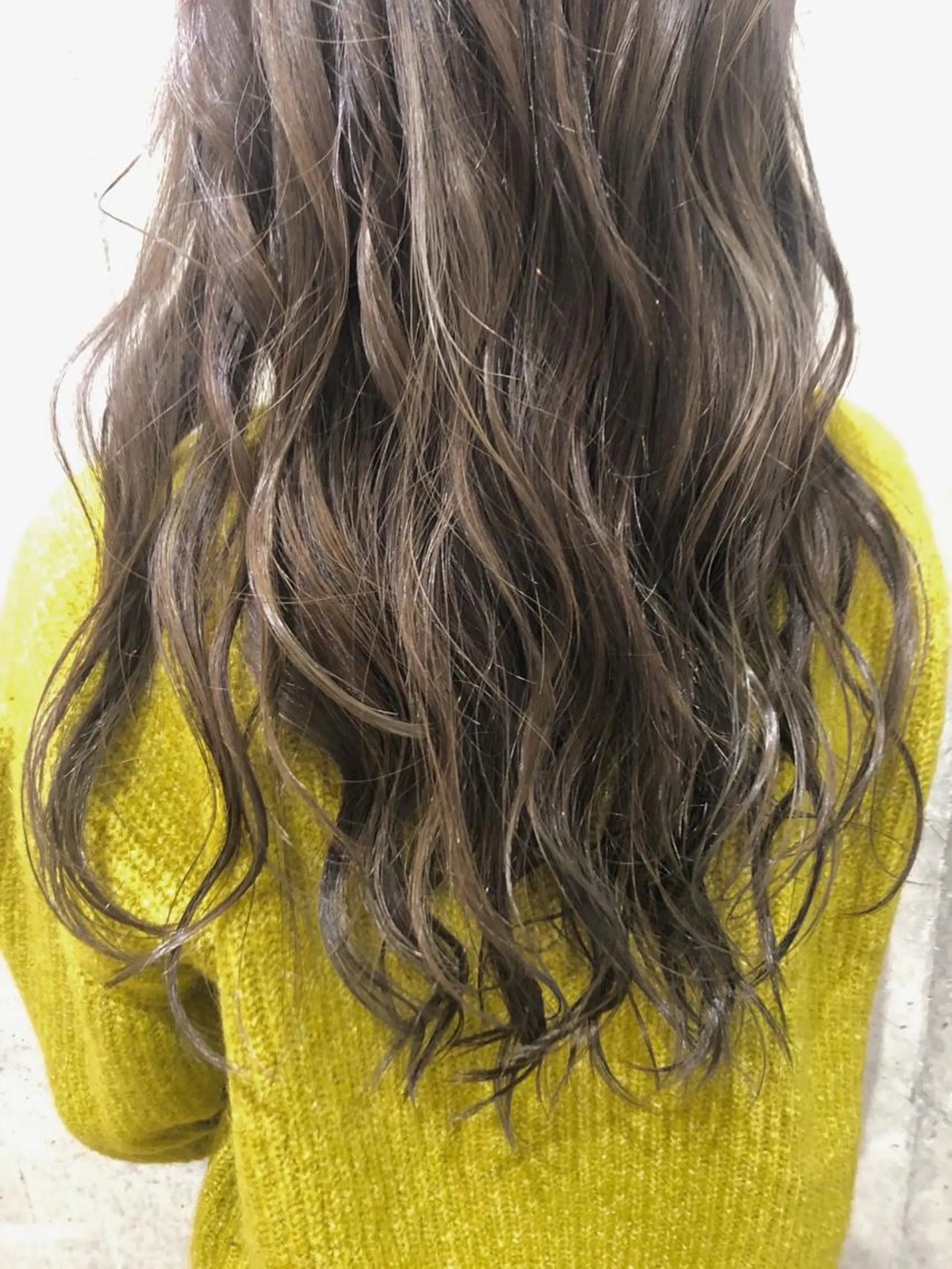 セミロング カラー ヘアカラー トリートメント 山本 愛永のヘアスタイル