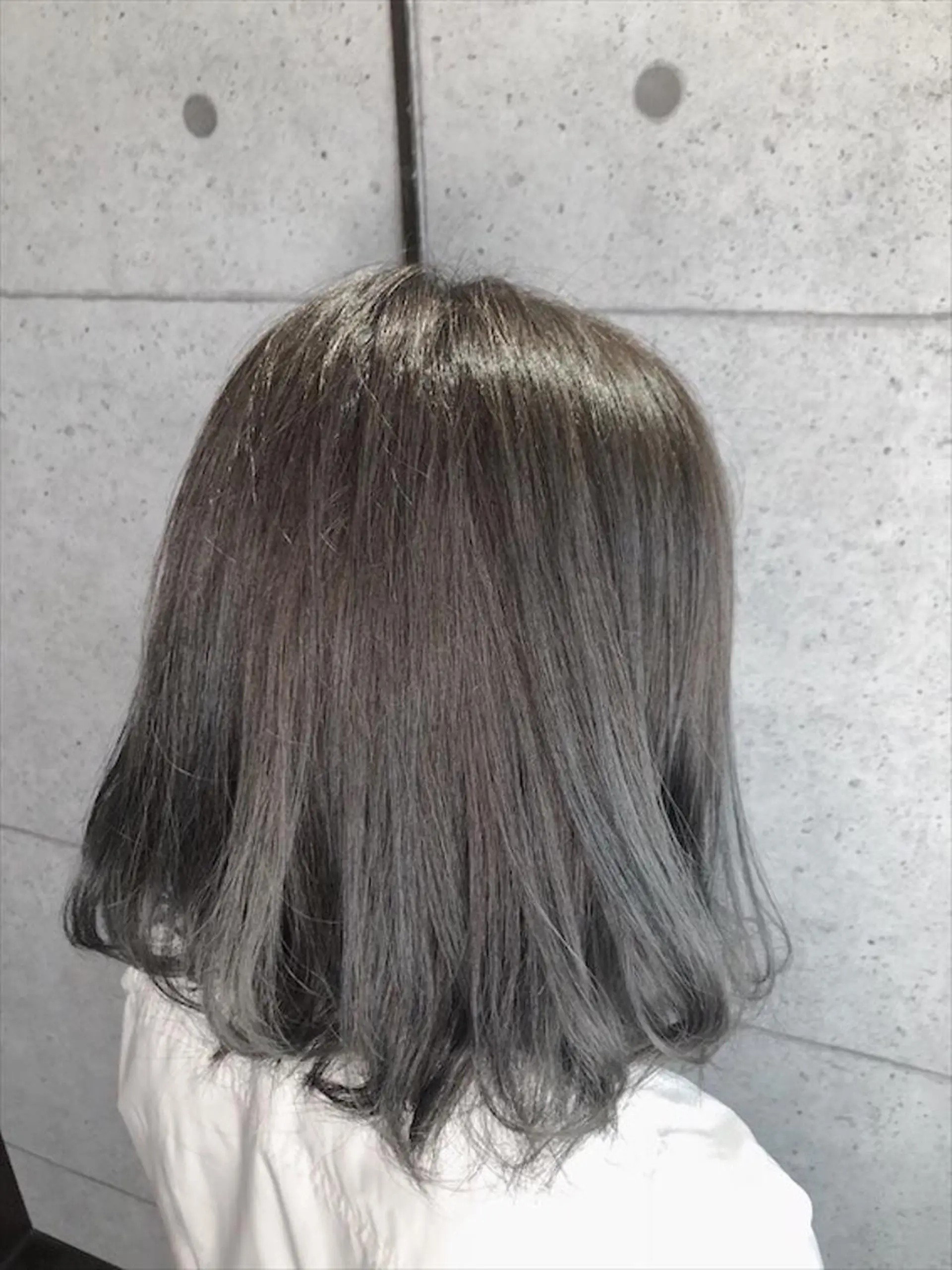 ミディアム カラー ブリーチ 透明感カラー グレージュ イルミナカラー 福森 みずきのヘアスタイル