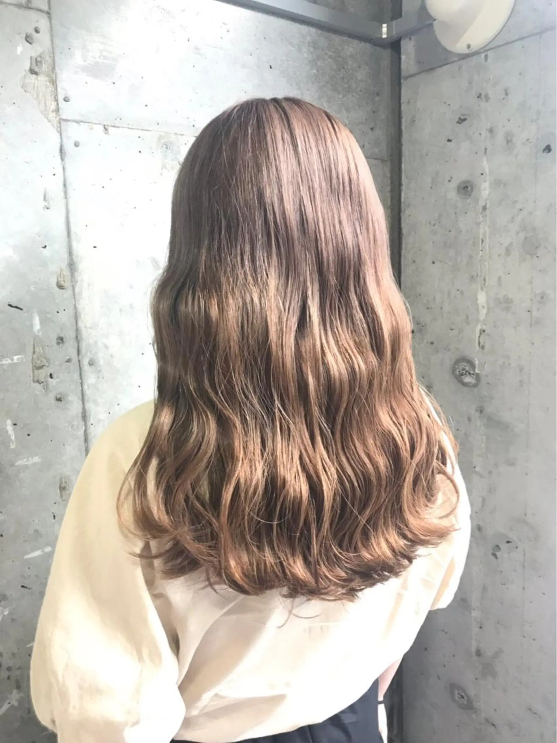 ロング カラー ベージュカラー ブリーチ ミルキーベージュ シールエクステ 🪽CHIAKIのヘアスタイル