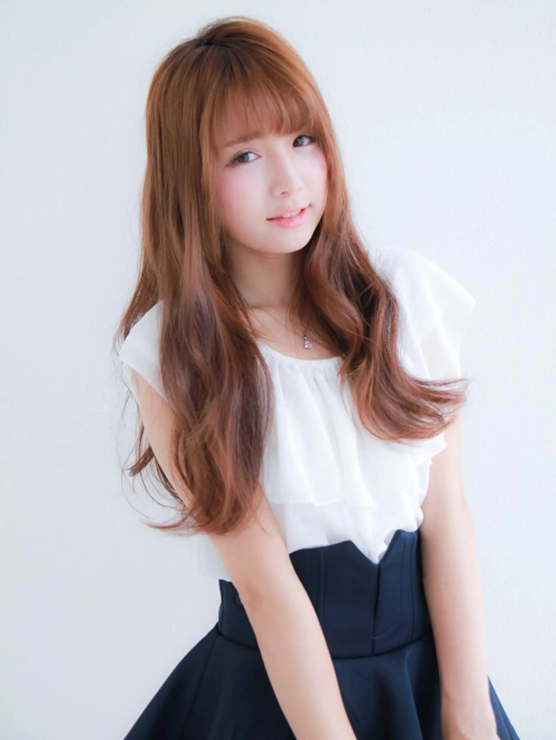 ロング カラー ベージュカラー ロング カット ヘアカラー 中林 由佳のヘアスタイル