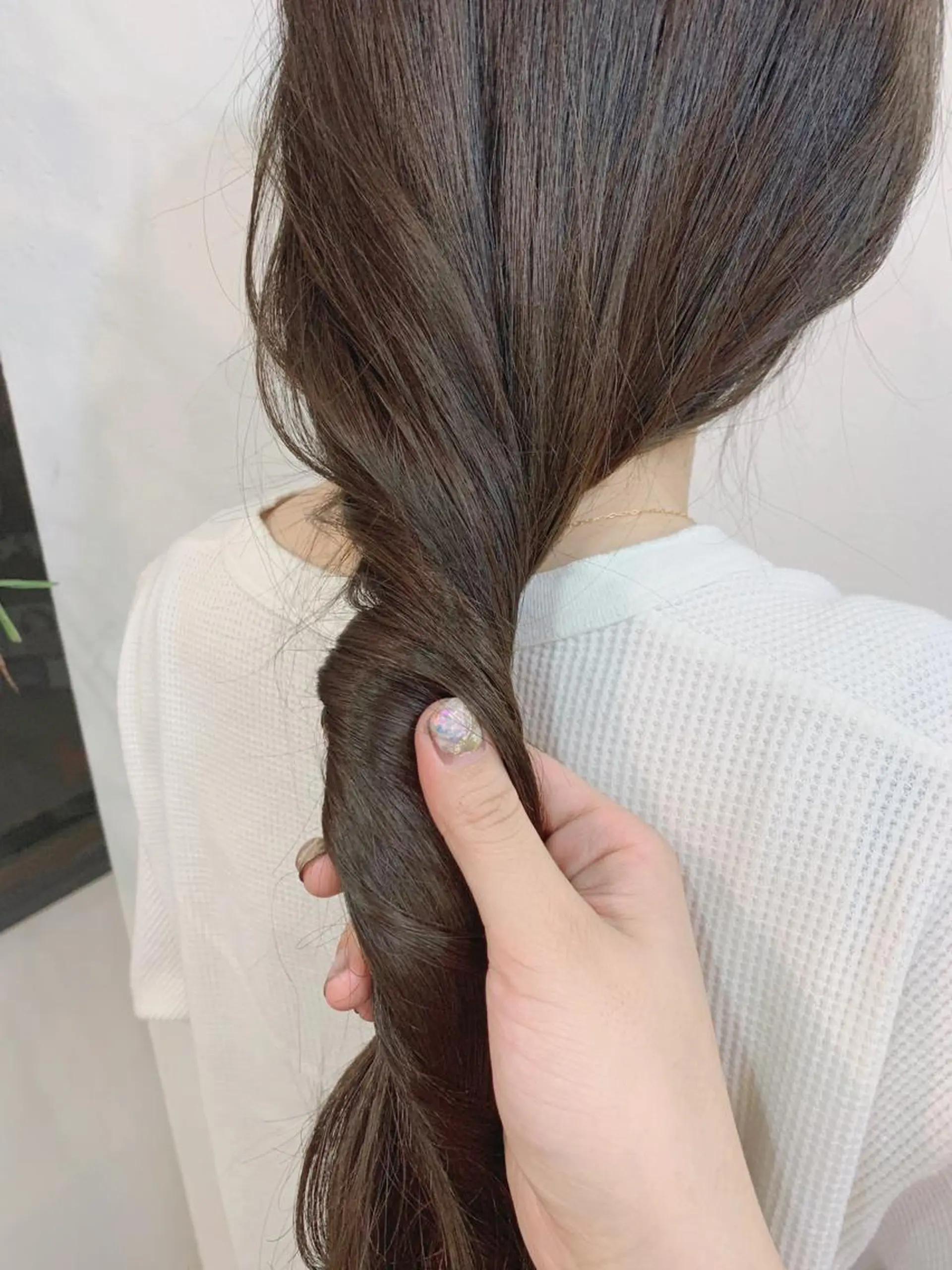 ロング レイヤーカット、 大人可愛い　中村美羅のヘアスタイル