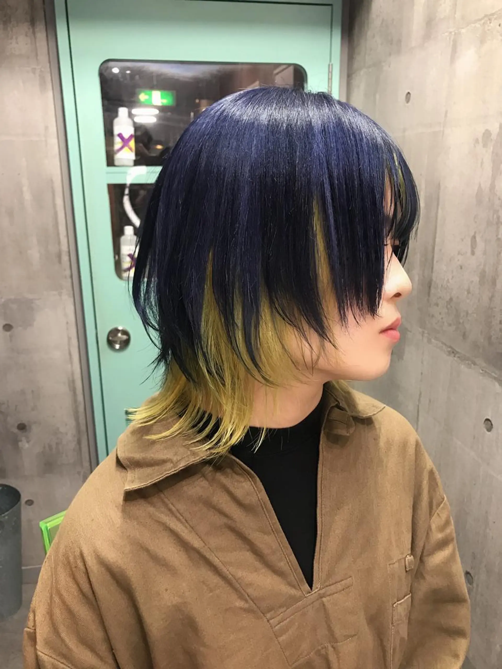 カラー ウルフカットデザイン カラー特化アールイーのヘアスタイル