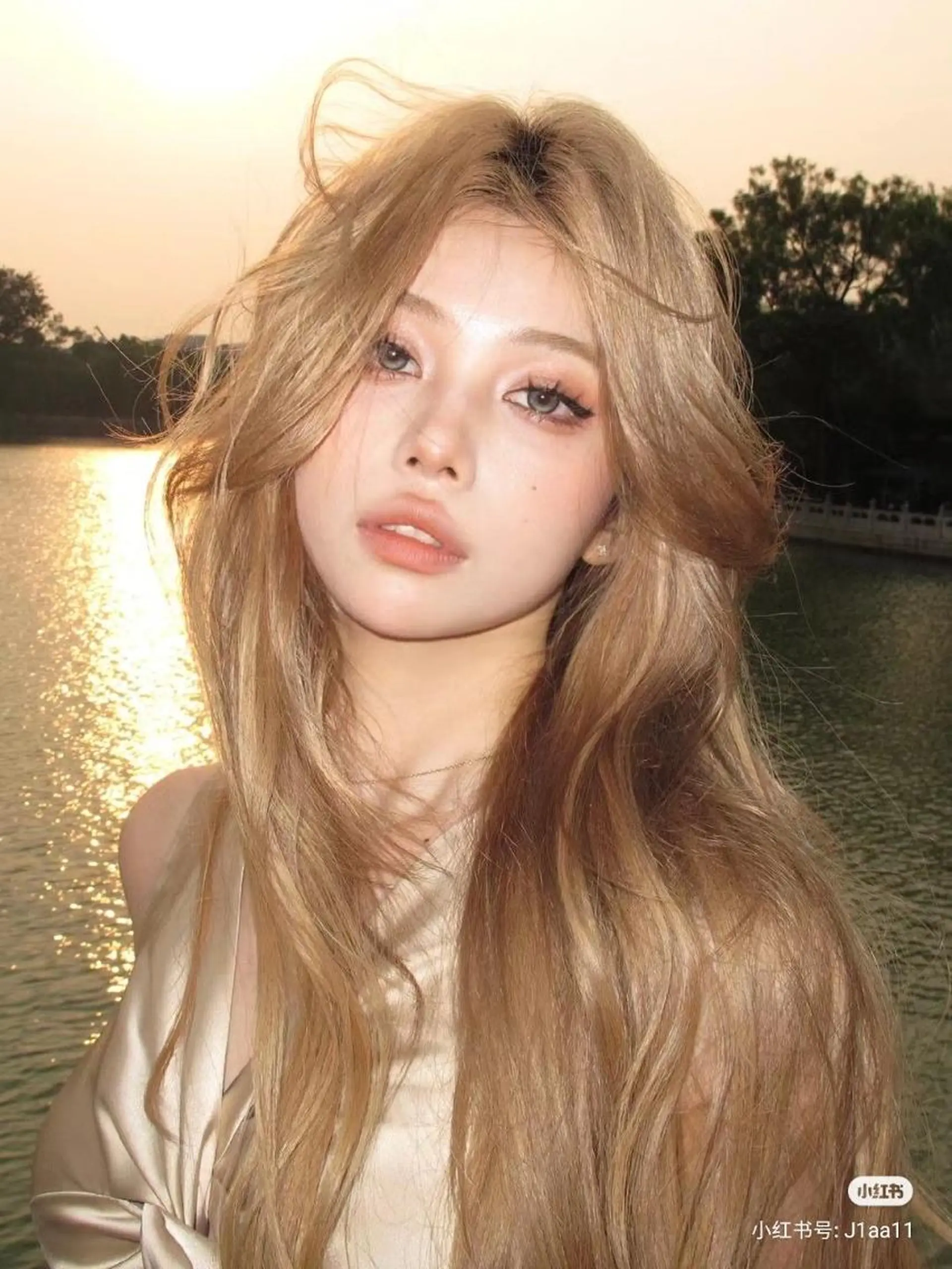 ロング カラー ブリーチ/ハイトーン /レイヤーのヘアスタイル