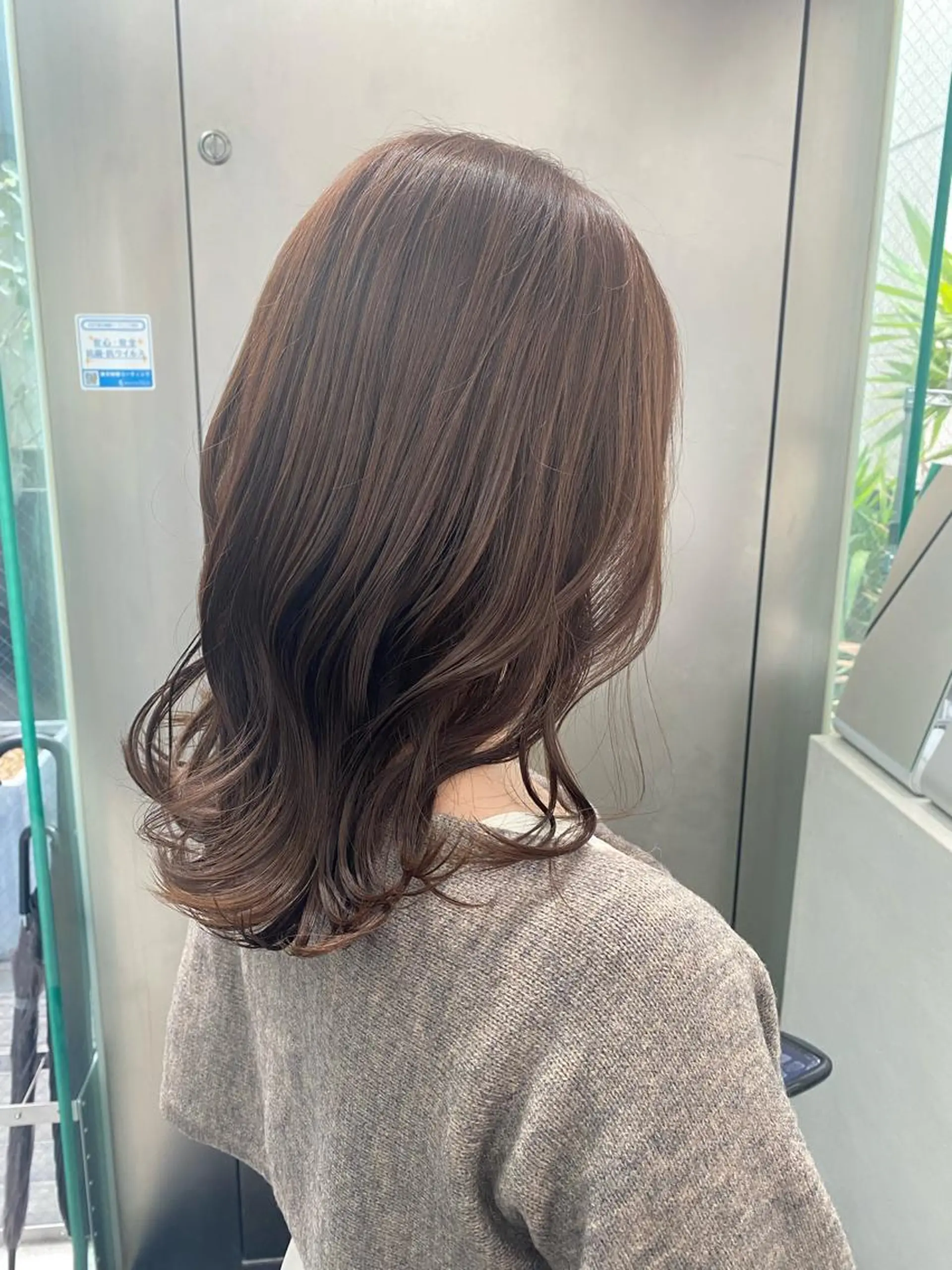 ミディアム カラー ベージュカラー ミルクティーベージュ とびまつ /ショート/脱白髪染のヘアスタイル