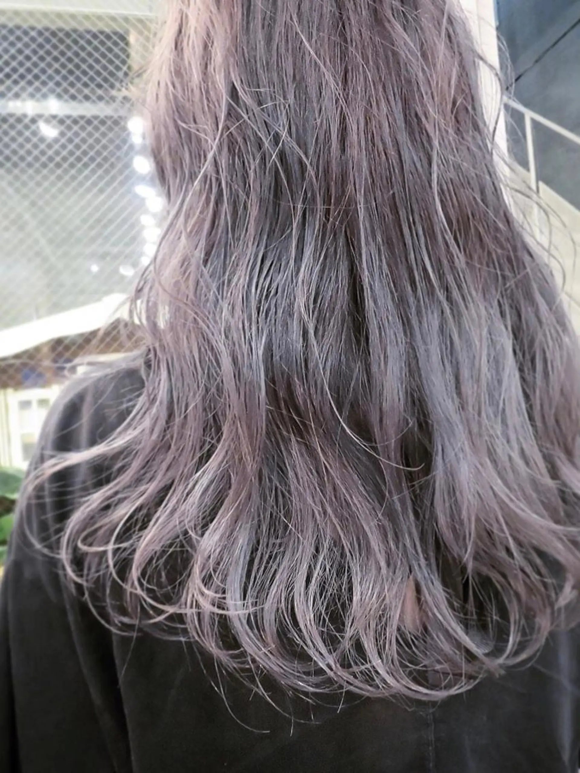 ロング 白髪ぼかし×デザイン 🕊️🫧ホウジョウのヘアスタイル