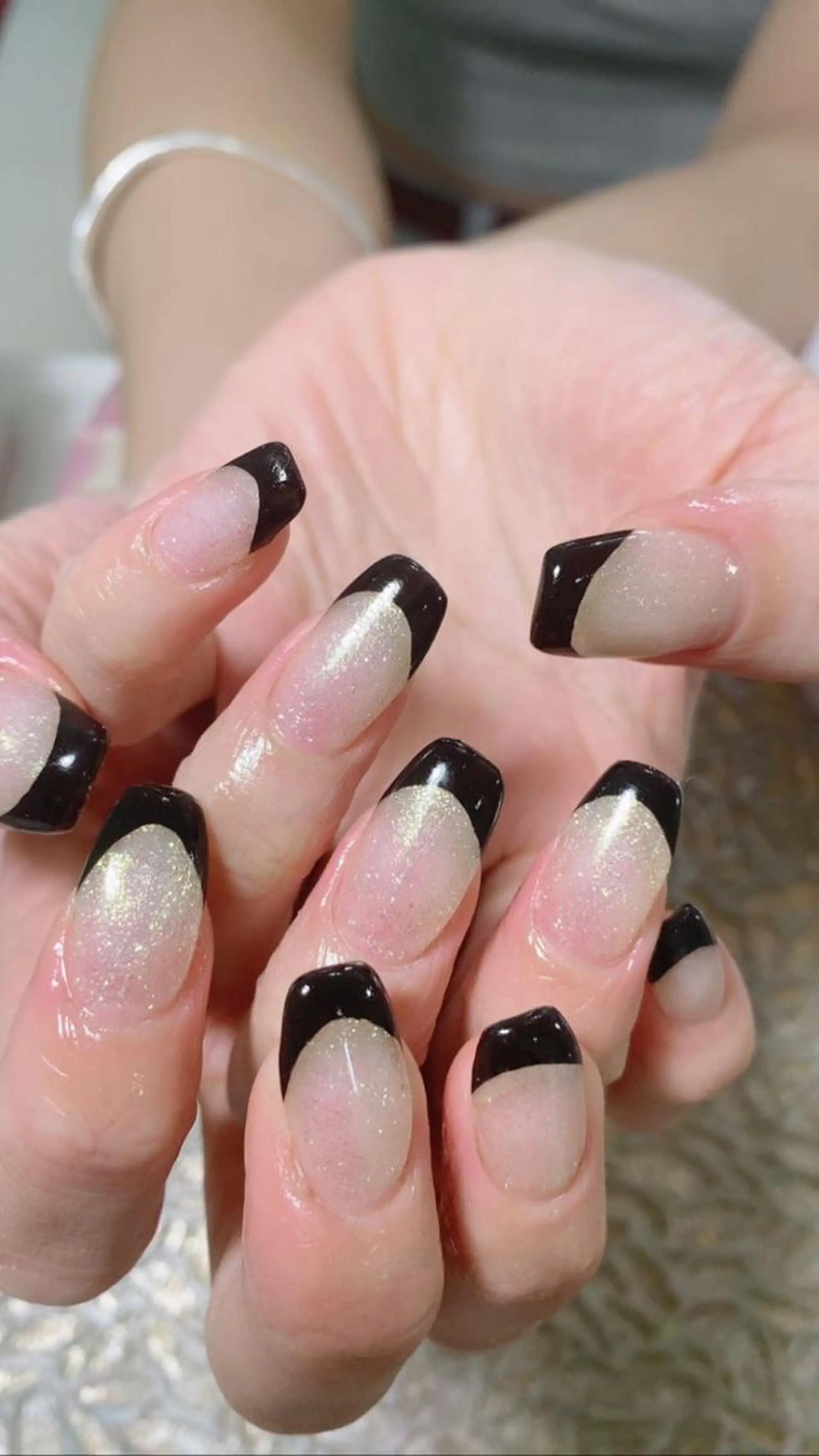 ネイル アートネイル 長さ出し ジェルネイル キラキラネイル ニュアンスネイル 艶々の美爪を〜 【リリアーナ】のネイルデザイン