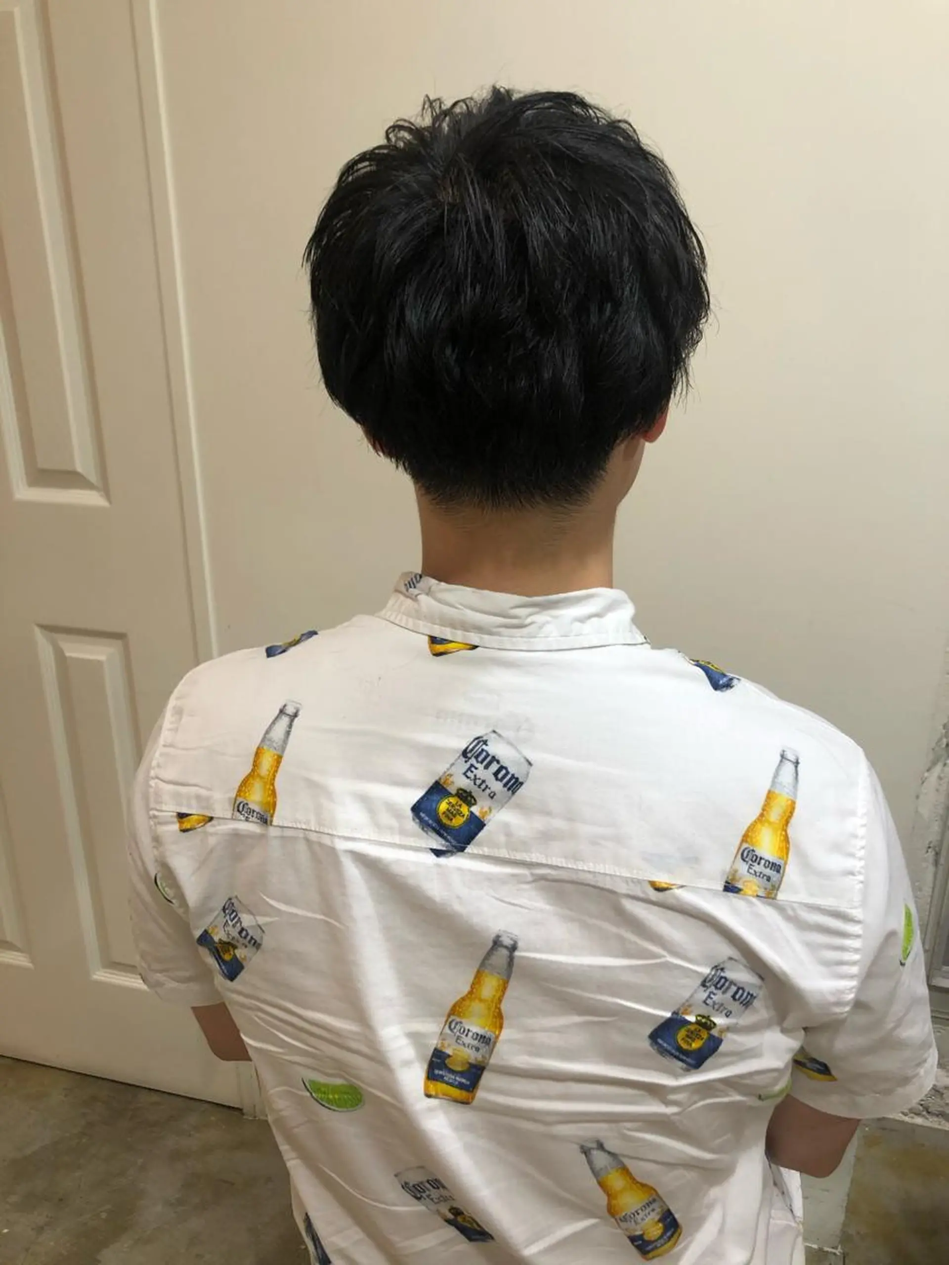 ショート パーマ メンズ MIOベージュカラー 柔らかいカラーのヘアスタイル