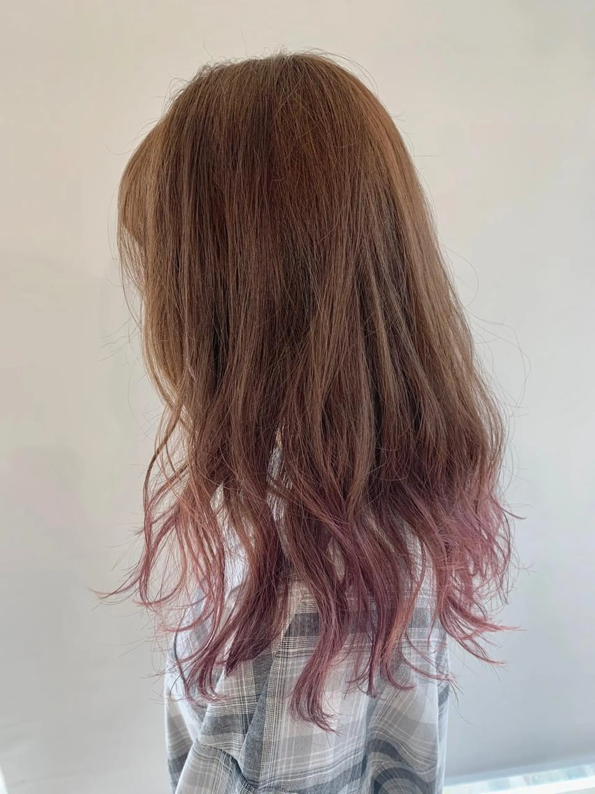 ロング カラー パーマ ヘアアレンジ ベージュカラー グラデーションカラー ピンクカラー 加藤 綾華のヘアスタイル