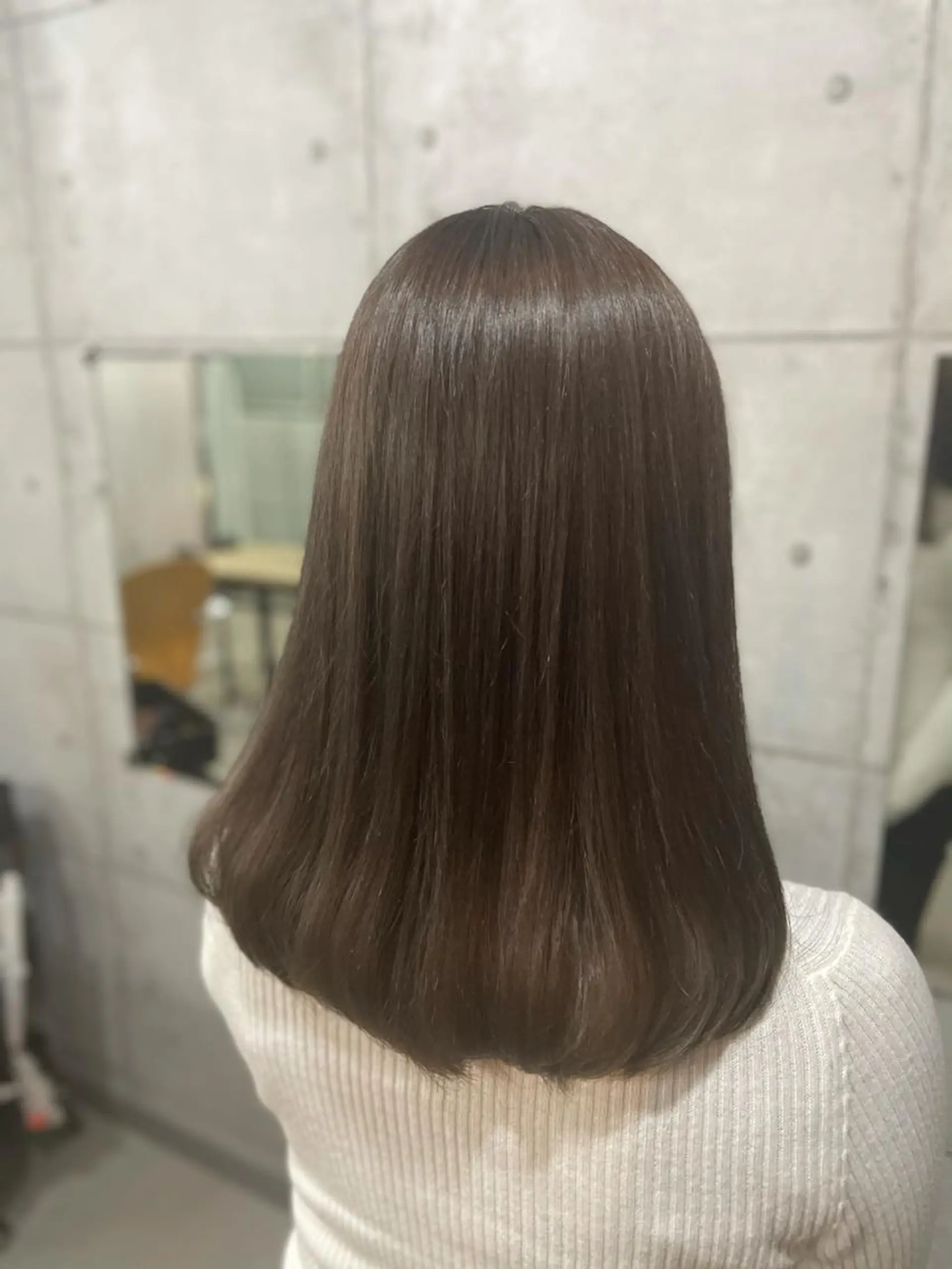 ミディアム カラー パーマ ヘアアレンジ メンズ キッズ ネイル マツエク・マツパ ヘアカラー トリートメント ヘアセット 切りっぱなしヘアボブ ミディアムヘアRYOのヘアスタイル
