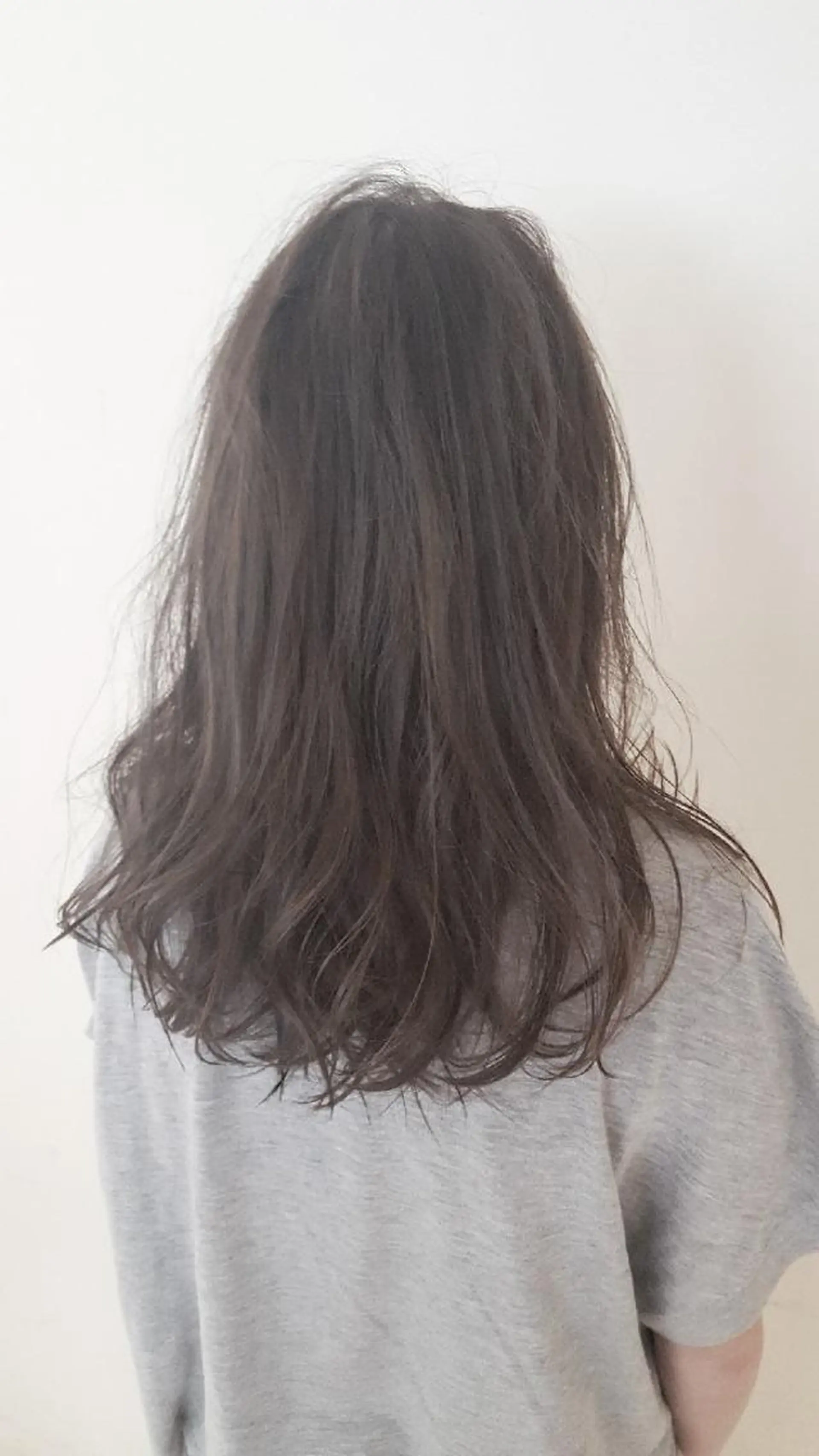 セミロング カラー 尾野 恭平のヘアスタイル