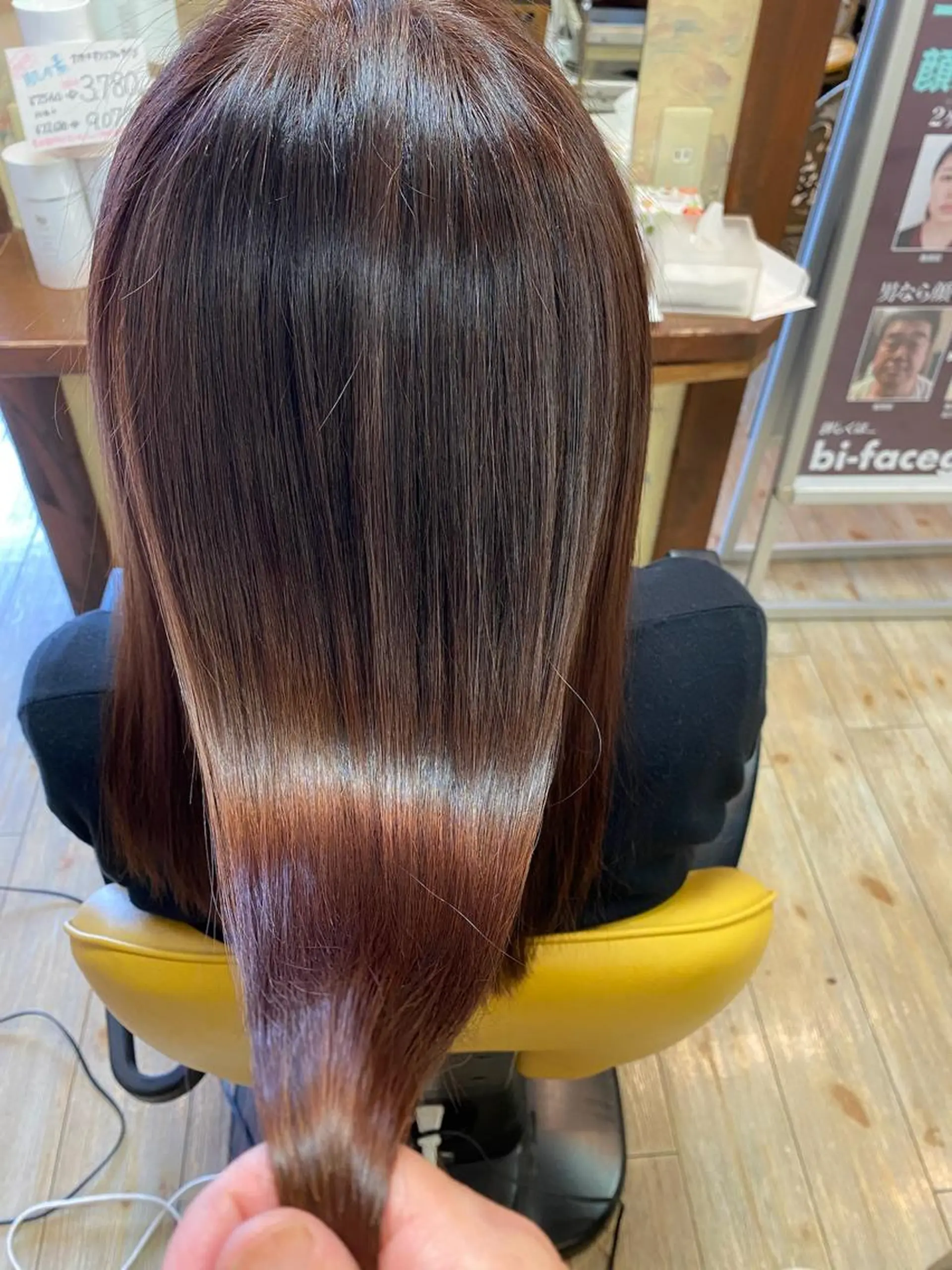 セミロング ヘアカラー 縮毛矯正 トリートメント QUATRO所属・渡辺 桃花のマツエク・マツパデザイン