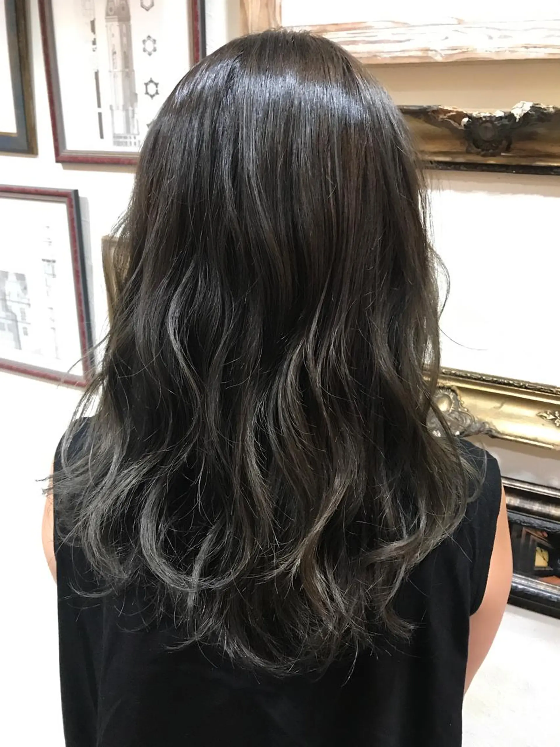 ミディアム 難波 茜のヘアスタイル