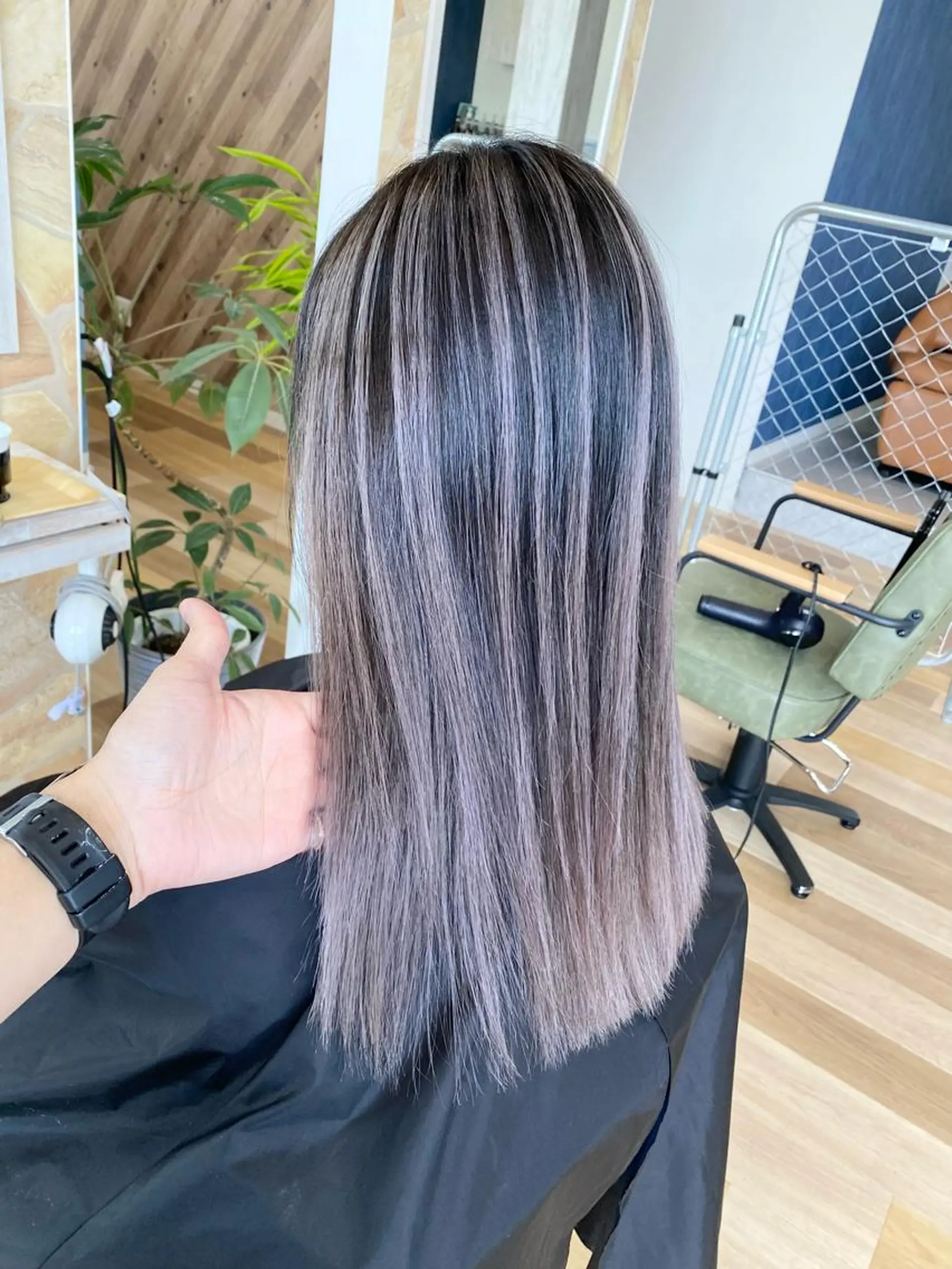 セミロング カット ヘアカラー トリートメント ケアブリーチ 黒瀬有汰のヘアスタイル