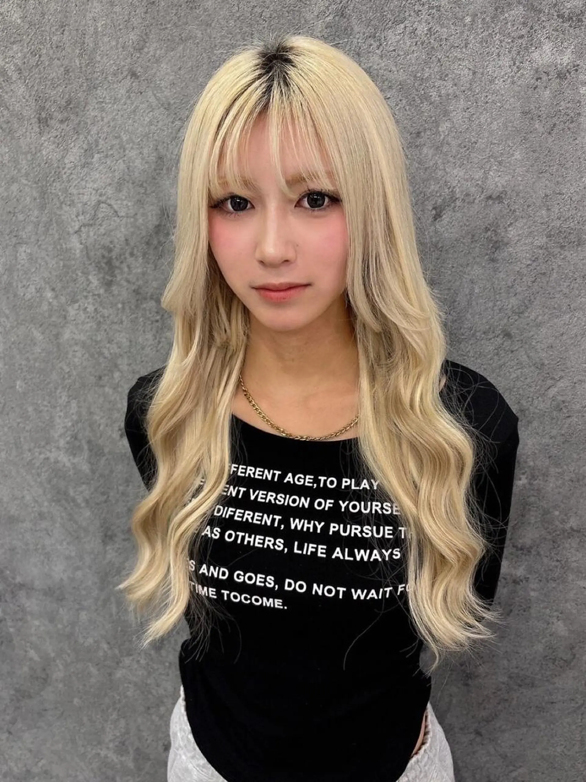 カラー ロング シールエクステ バレイヤージュ ベージュカラー ブリーチ ケアブリーチ M. KURUMIのヘアスタイル