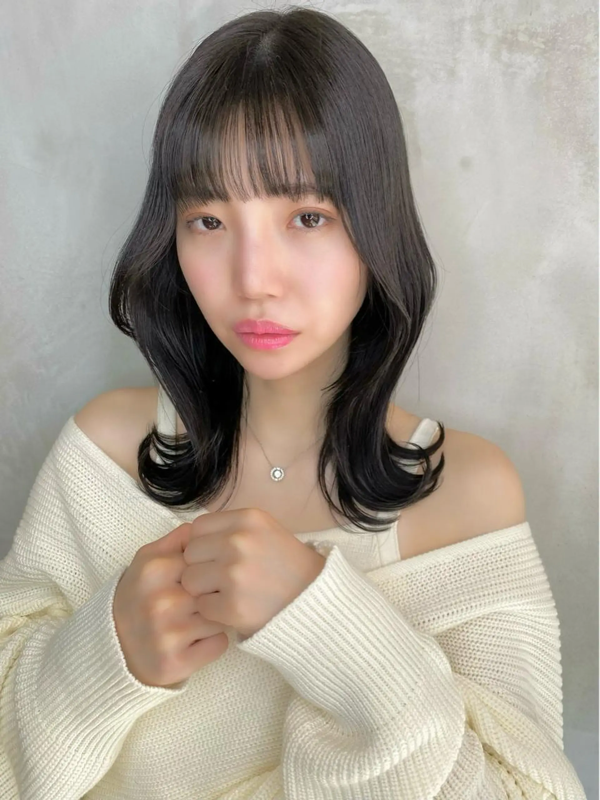 セミロング カラー 黒髪 ブルーカラー ブルーブラック くびれヘア ヨシンモリ カット ヘアカラー トリートメント 韓国レイヤーカット 🧸ベージュカラーのヘアスタイル